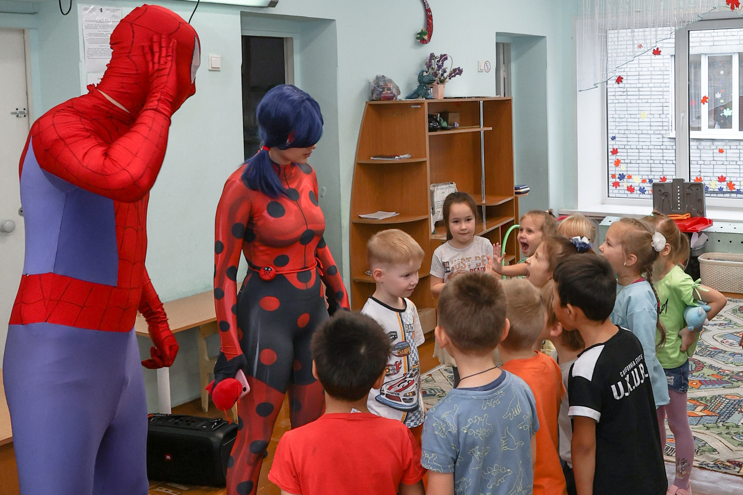 Детский день рождения с Человеком-пауком и Леди Баг