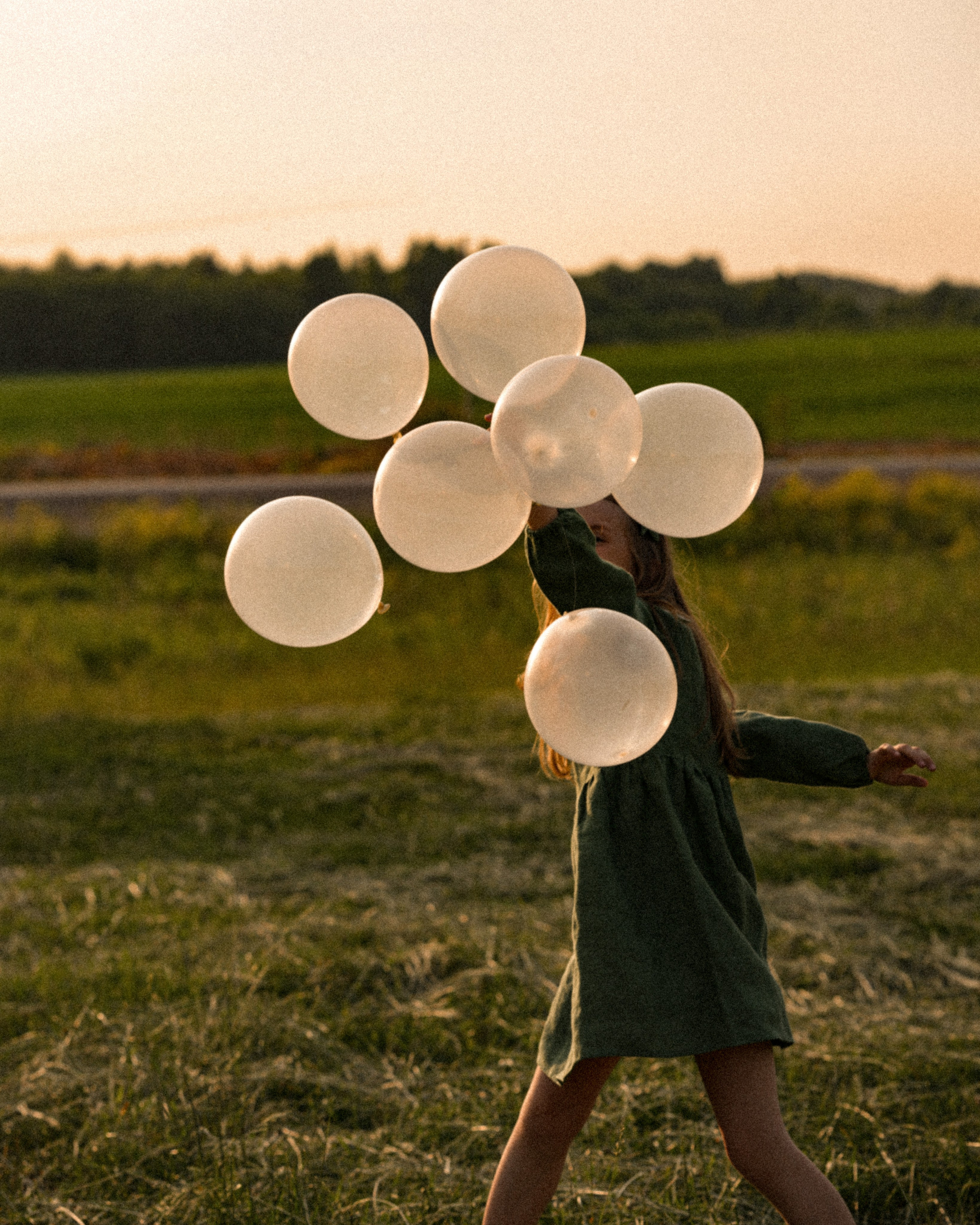 Ксюшенька, Кристиночка и Кирюшенька в поле. Семейный и портретный фотограф в Санкт-Петербурге Татьяна Гримоть