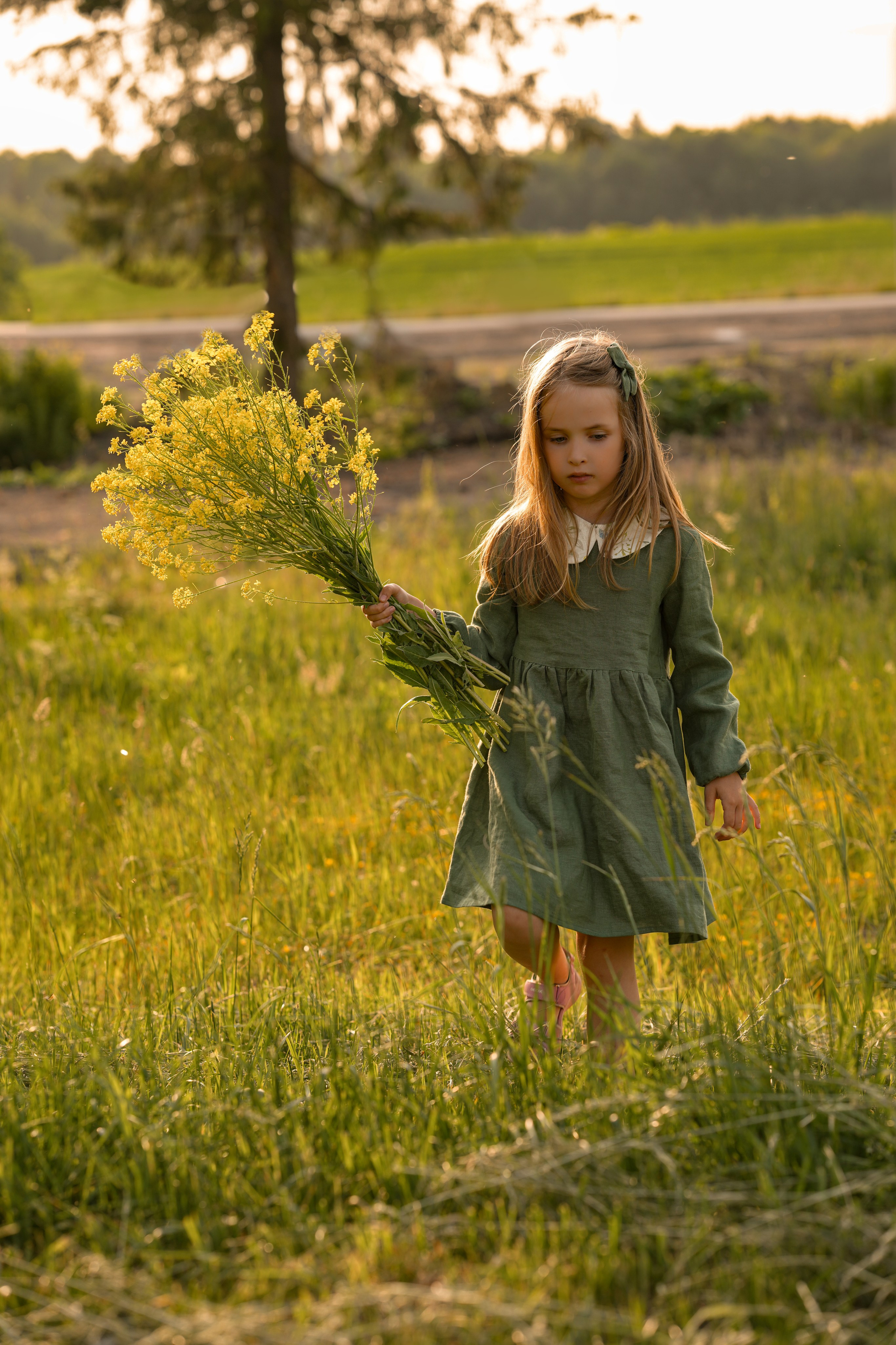 Ксюшенька, Кристиночка и Кирюшенька в поле. Семейный и портретный фотограф в Санкт-Петербурге Татьяна Гримоть