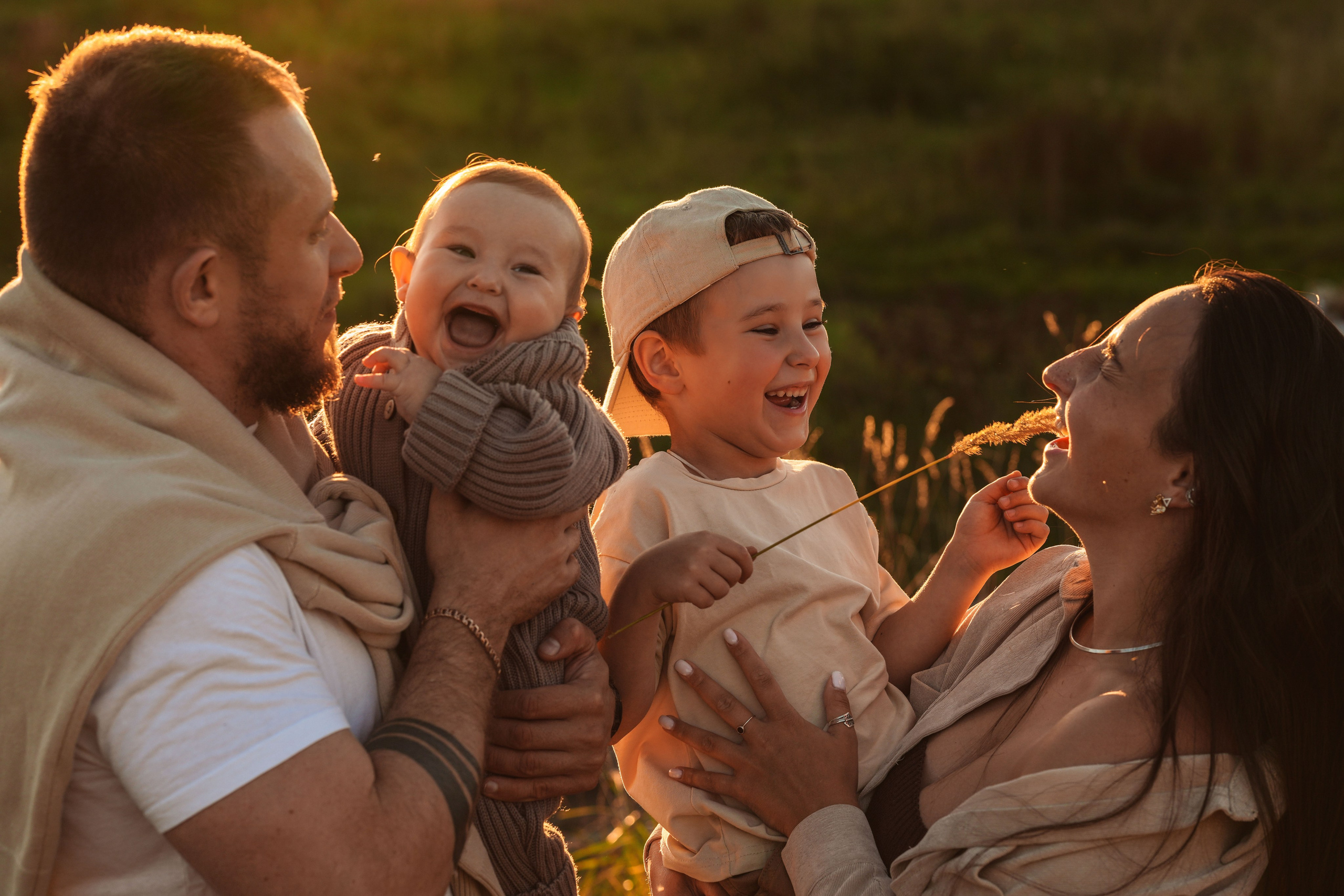 Семья Тони и Саши на закате. Семейный и портретный фотограф в Санкт-Петербурге Татьяна Гримоть
