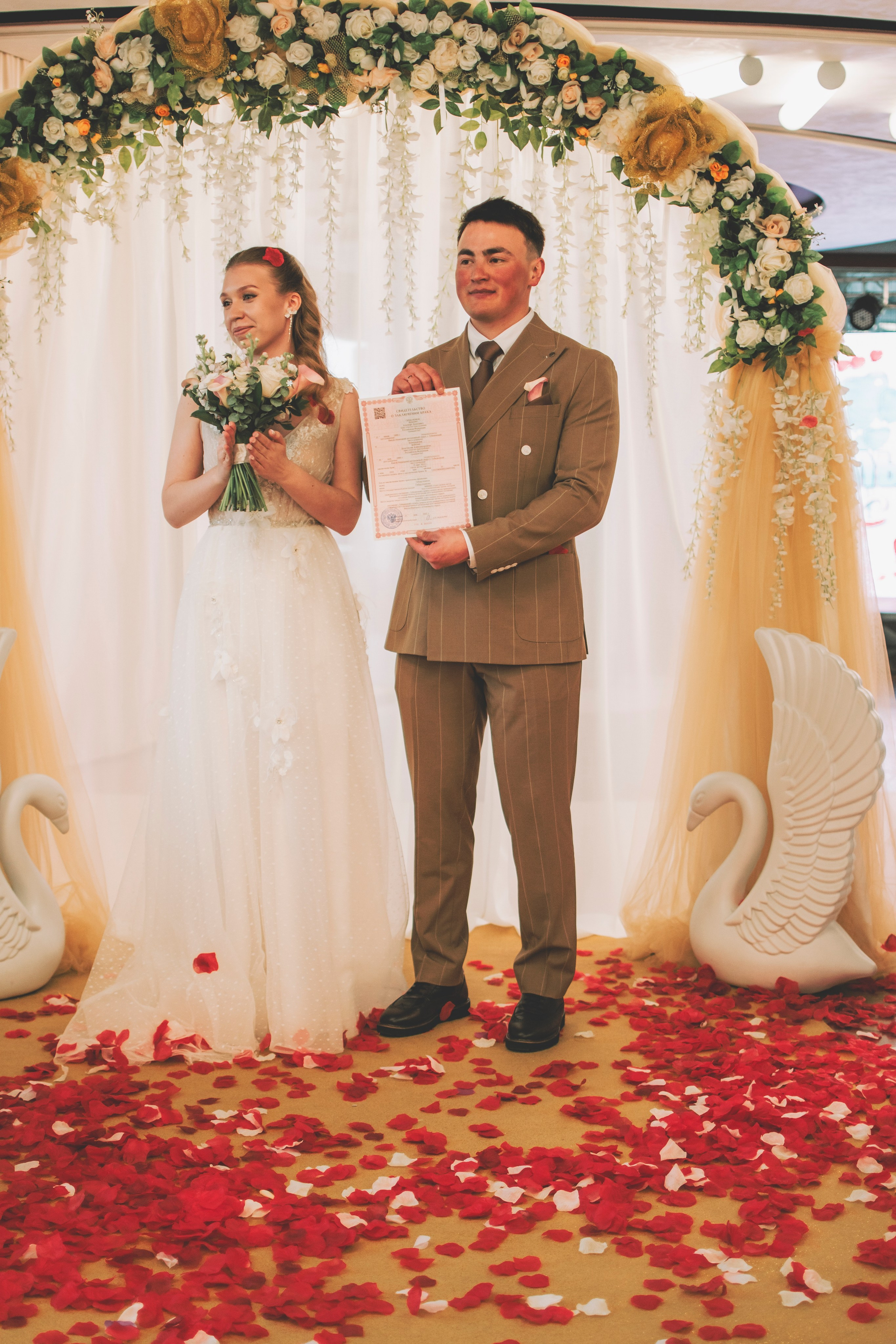 Альберт и Анастасия (Студийная фотосессия, роспись в ДК Нефтяник + фотосессия с гостями). Семейный и свадебный фотограф Губкинский и Ставрополь