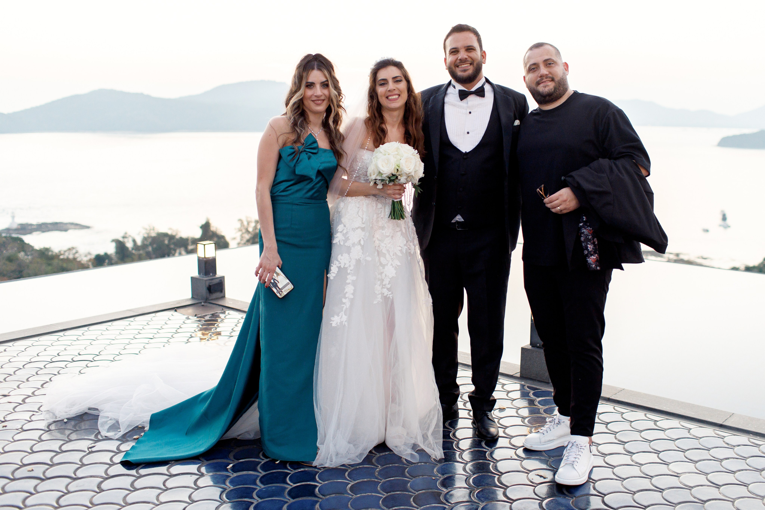 Свадьба с гостями на Пхукете. Фотограф на Пхукете в Таиланде