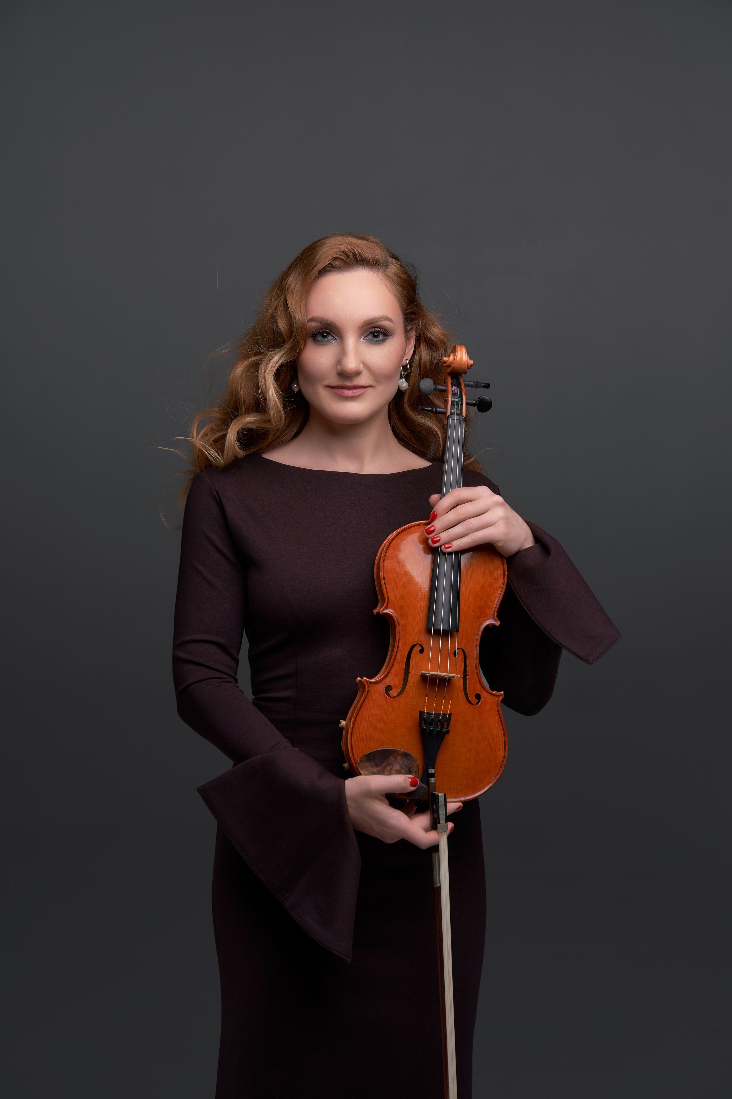 Портретная съёмка на циклораме. Скрипка. Мартазова Екатерина фотограф. Екатеринбург