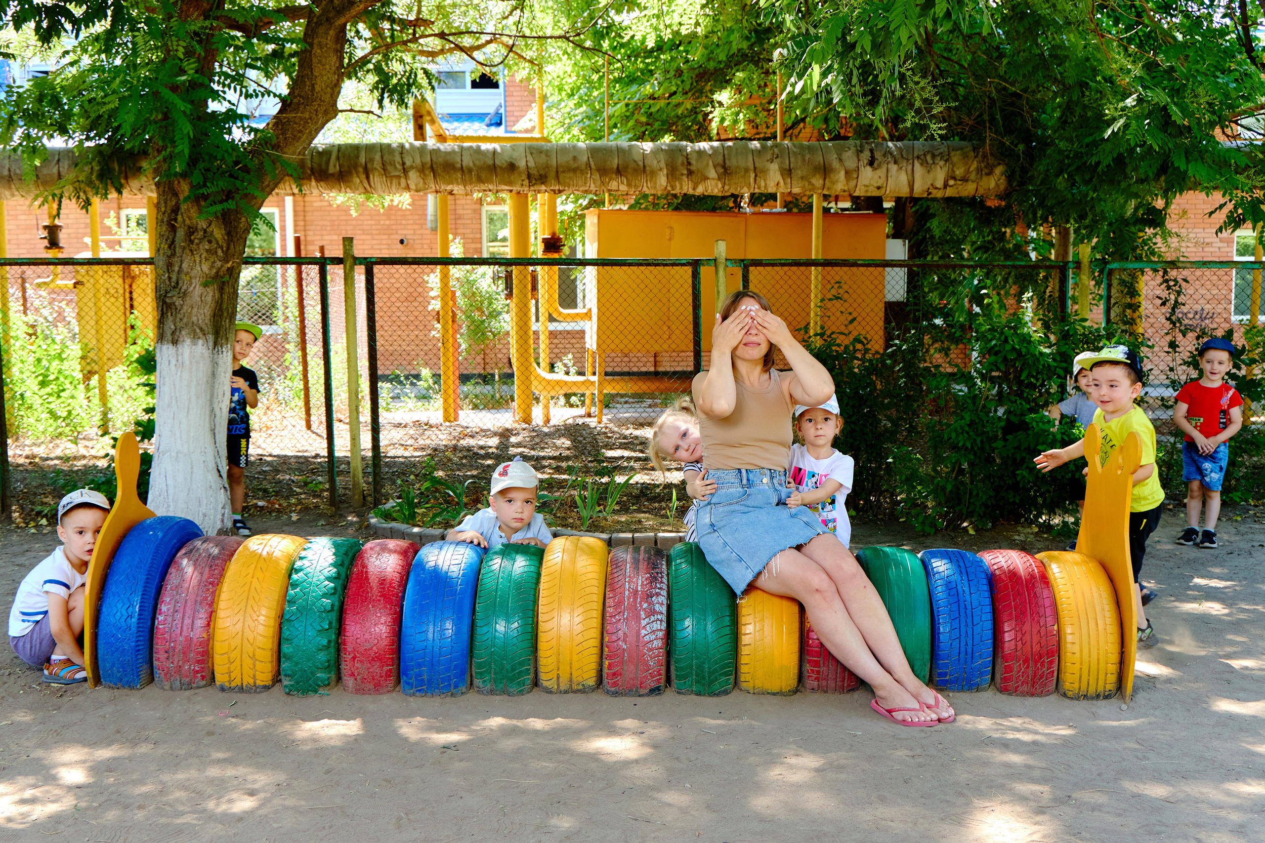 Пример летней съёмки в детском саду № 92 младшая группа Ромашки. Фотограф Выпускные альбомы Таганрог Сергей Коробченко