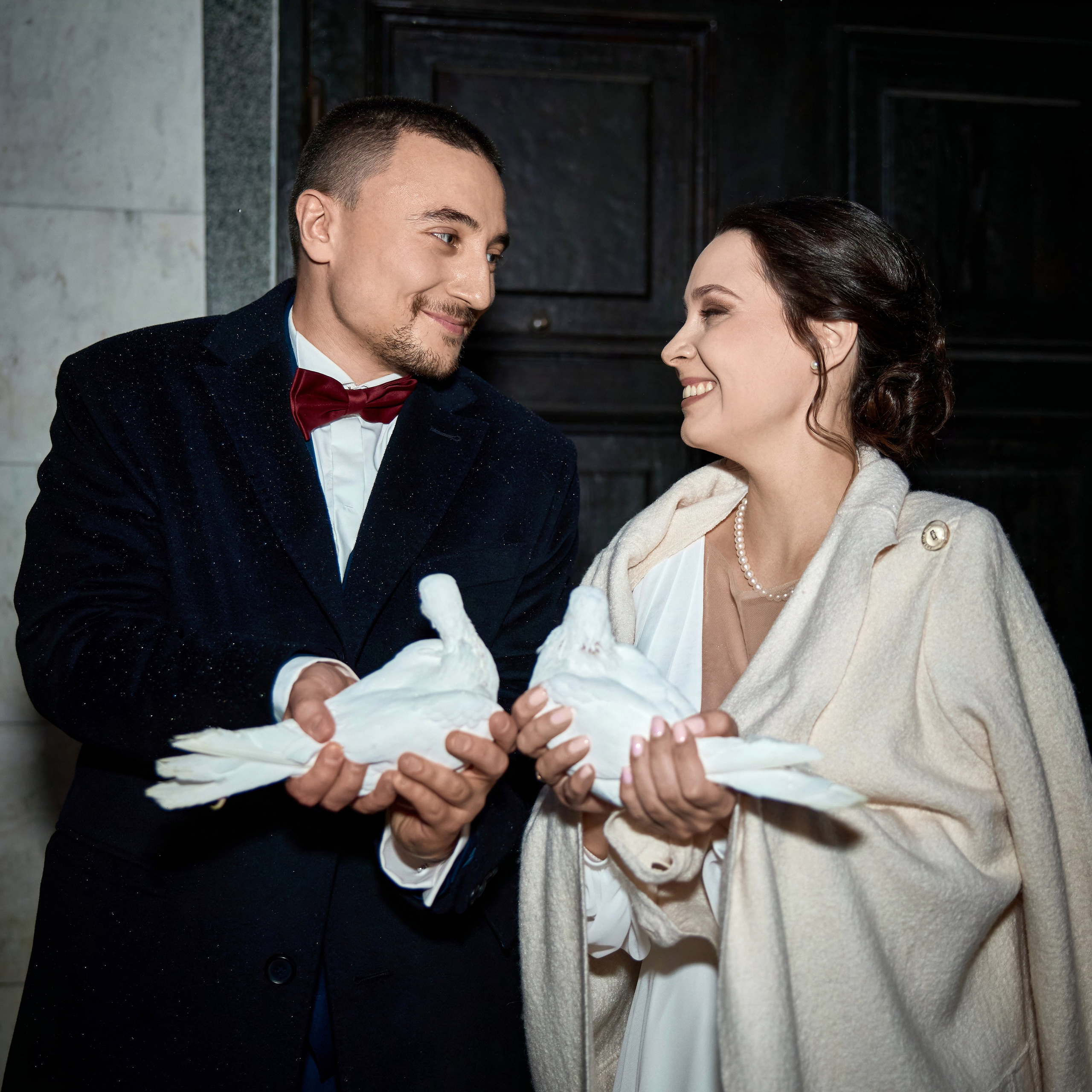 Свадебная фотосессия в студии и регистрация брака в Грибоедовском ЗАГСе