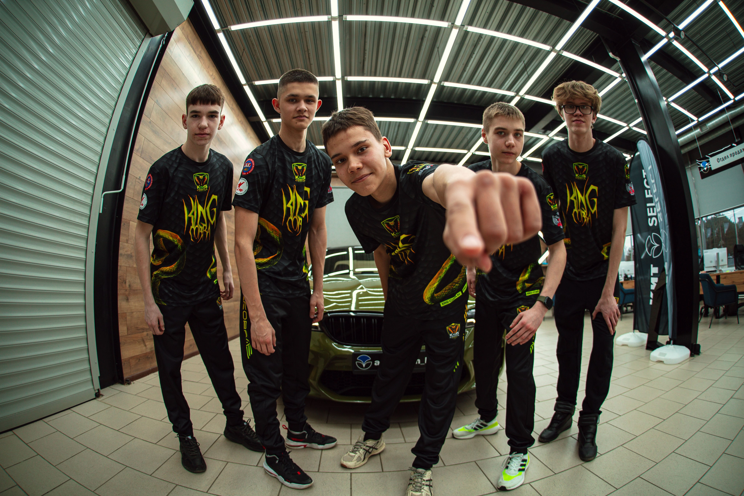 Автосалон КИТ и спортивная команда KINGCobra фотосессия. Бизнес фотограф Ижевск — Назаров Роман