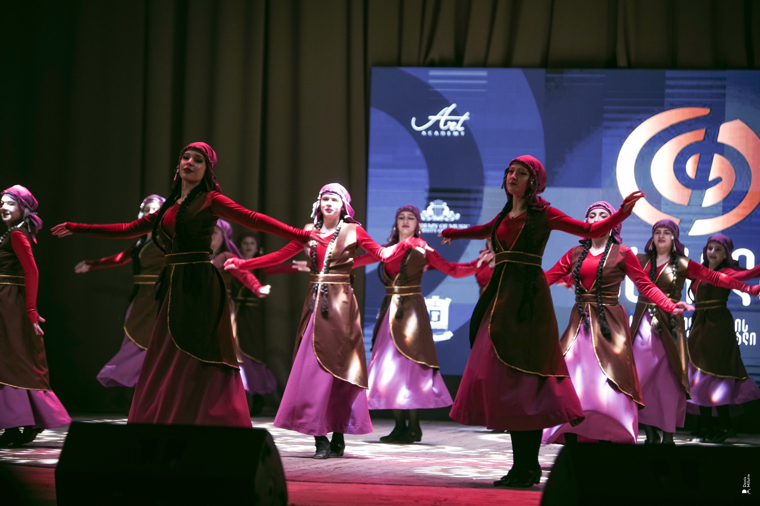 Танцы в Хоби. Портретный фотограф Денис Милютин