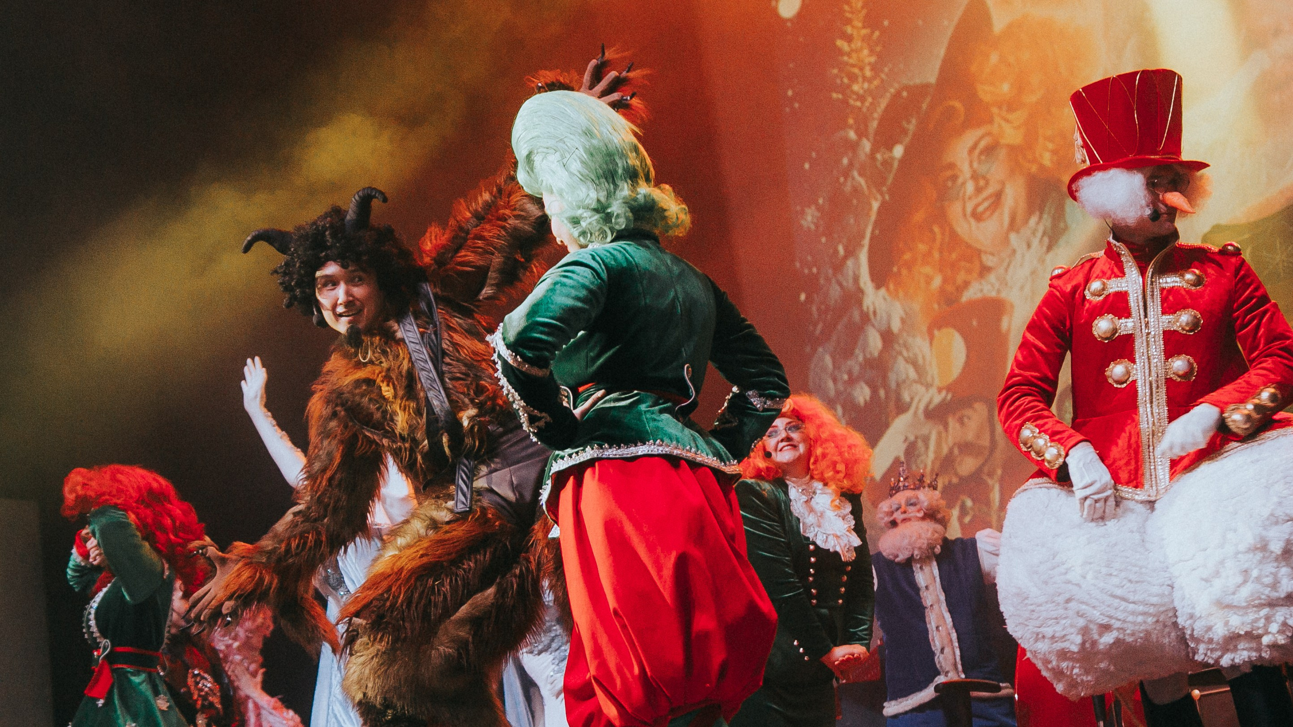 MF PROD. — CHRISTMAS TREE. MOVIE FAMILY PRODUCTION