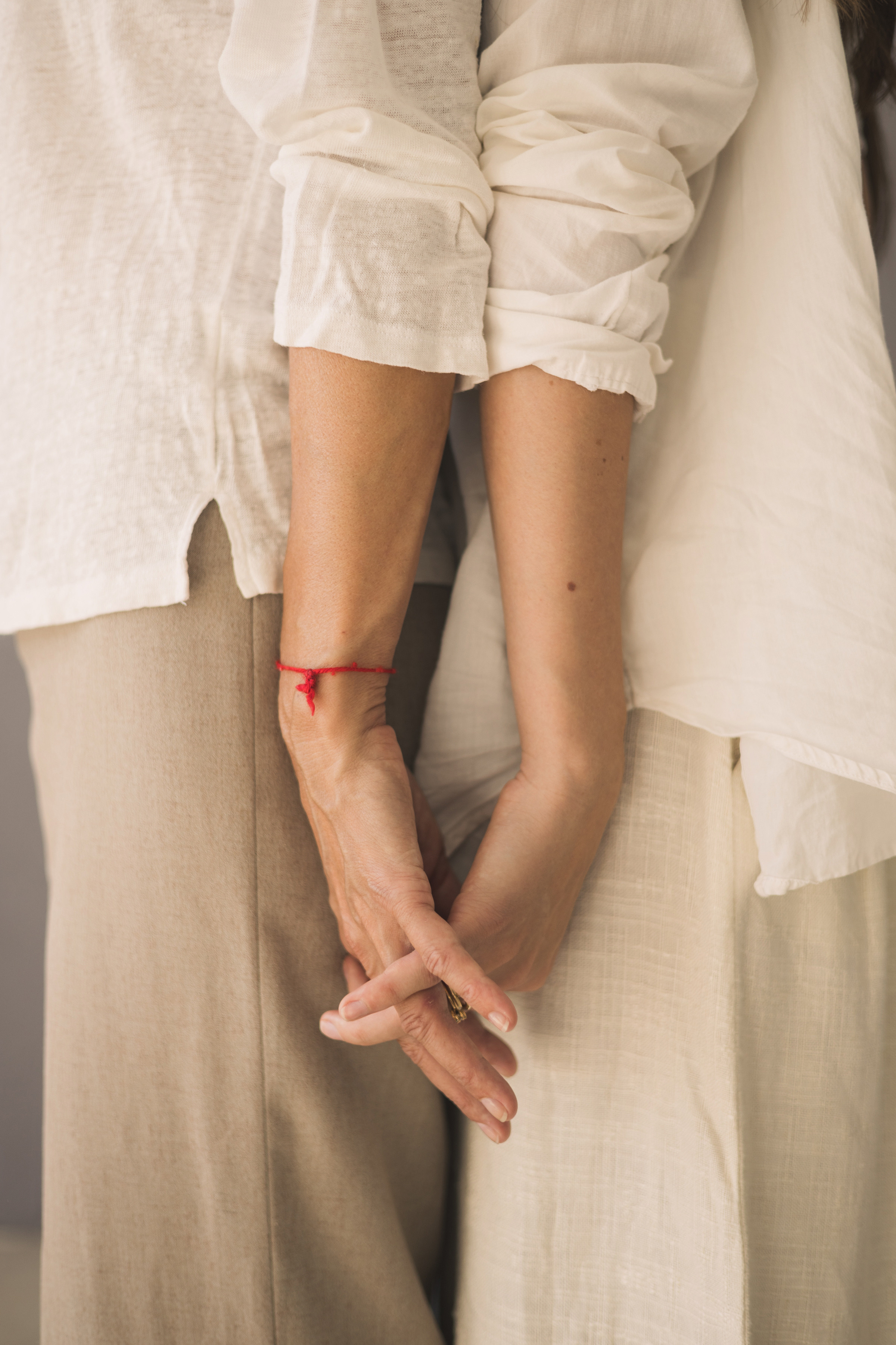 Мама и взрослая дочь. Портретный фотограф СПб, женский фотограф, минимализм и эстетика