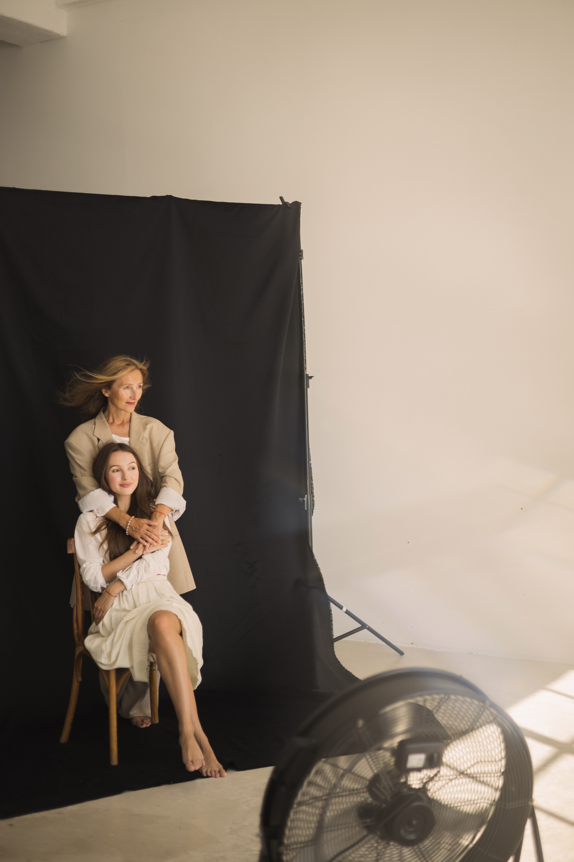 Мама и взрослая дочь. Портретный фотограф СПб, женский фотограф, минимализм и эстетика