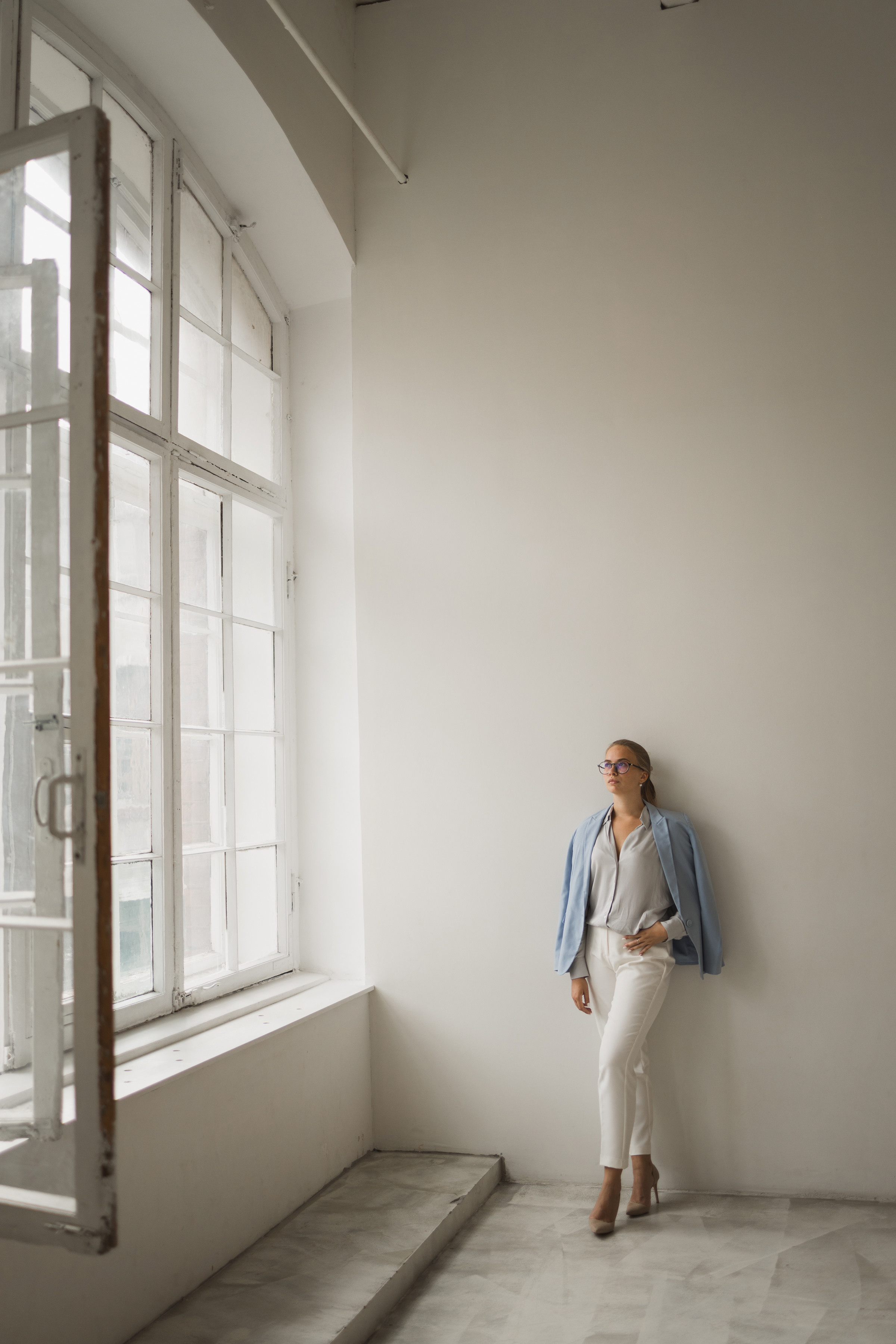 Деловой портрет. Портретный фотограф СПб, женский фотограф, минимализм и эстетика