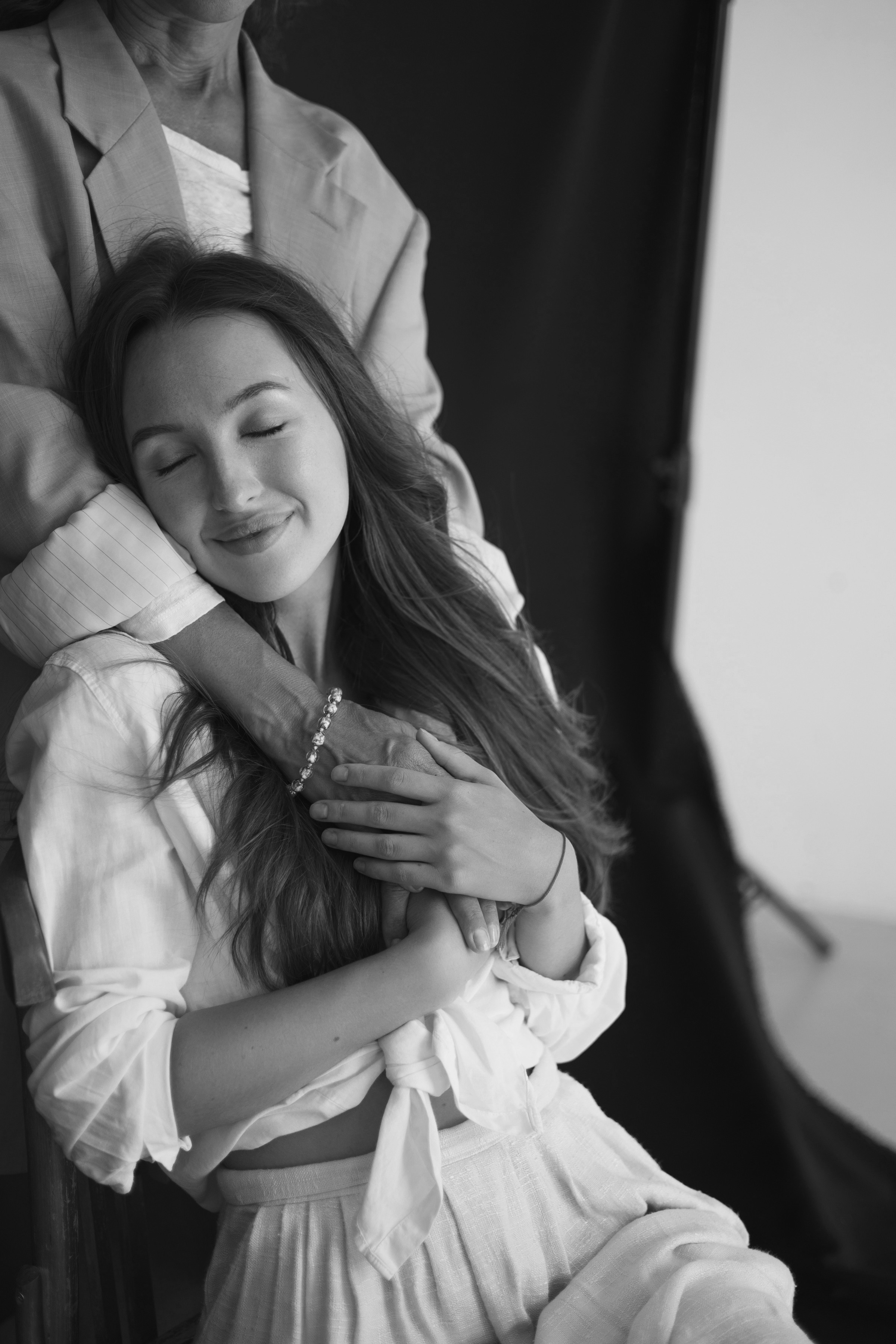 Мама и взрослая дочь. Портретный фотограф СПб, женский фотограф, минимализм и эстетика