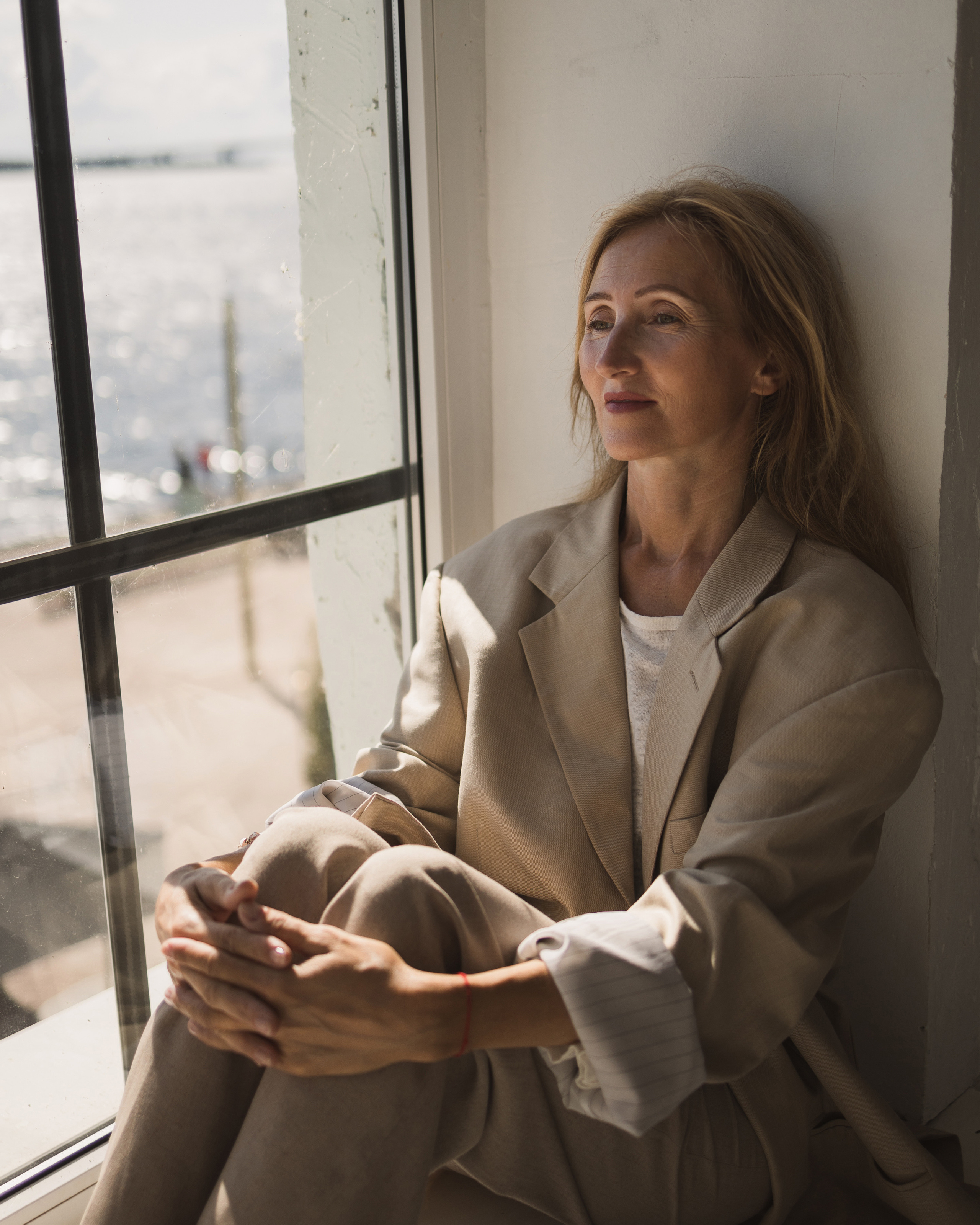 Мама и взрослая дочь. Портретный фотограф СПб, женский фотограф, минимализм и эстетика