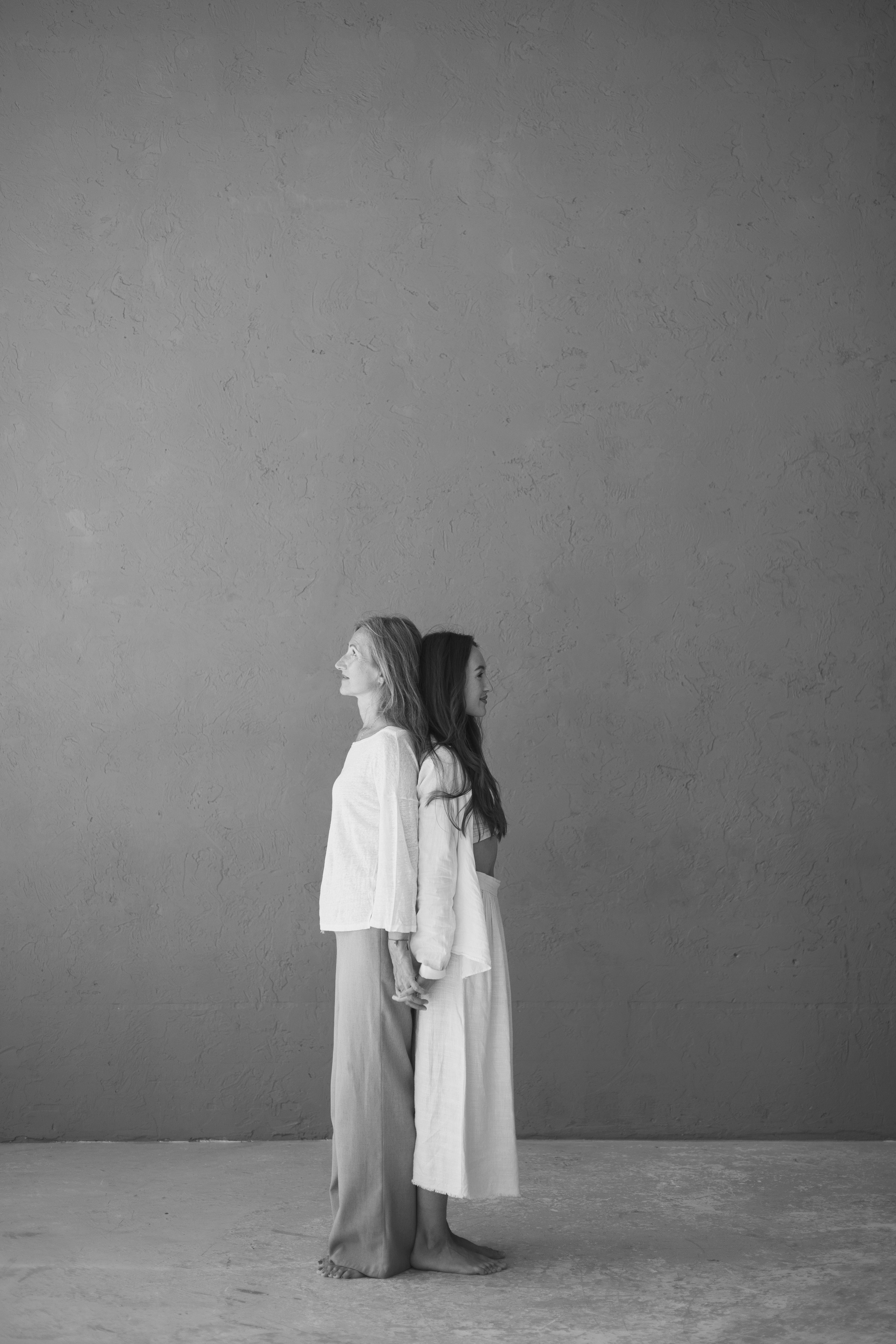 Мама и взрослая дочь. Портретный фотограф СПб, женский фотограф, минимализм и эстетика