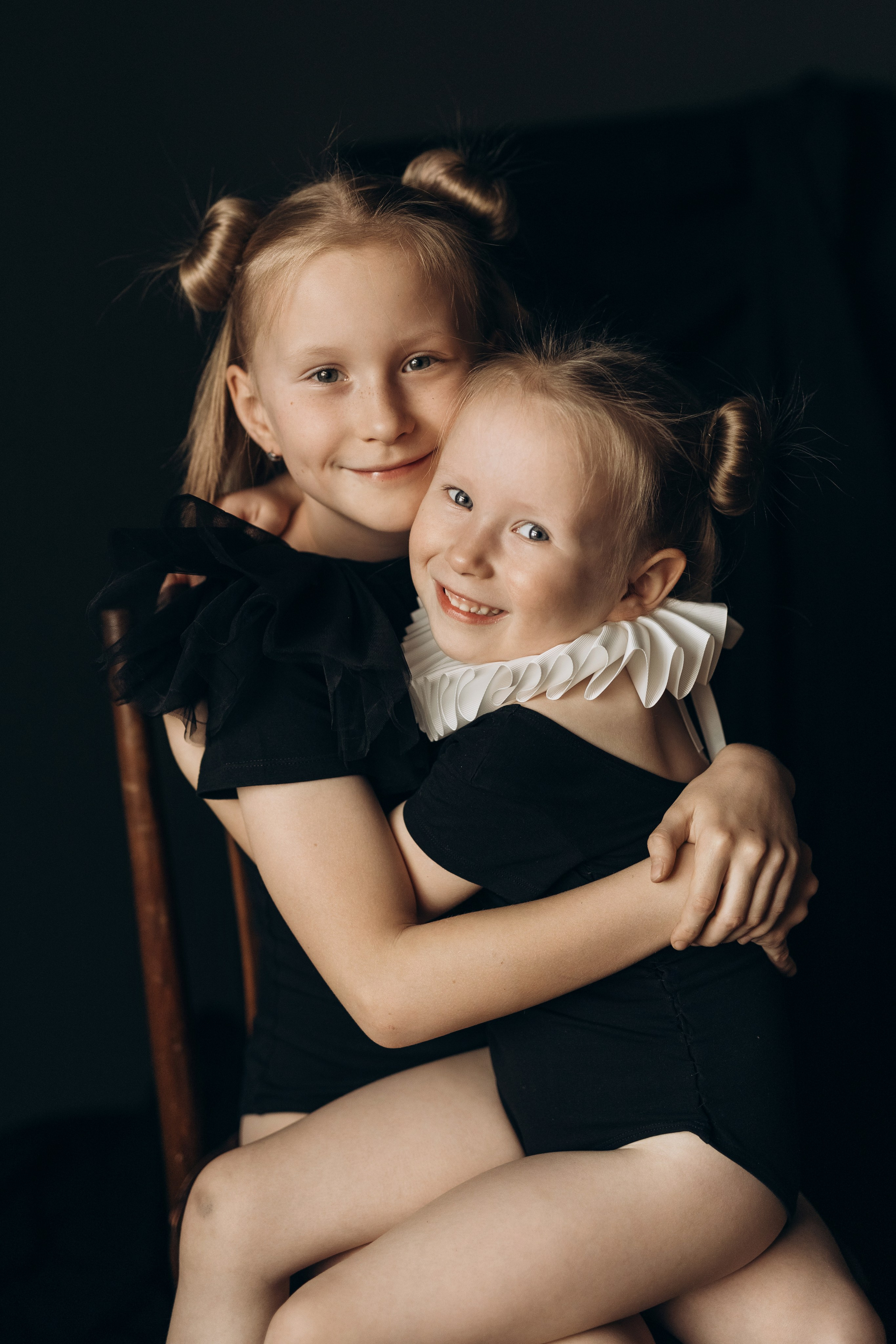 Сёстры. Фотограф Людмила Оюн