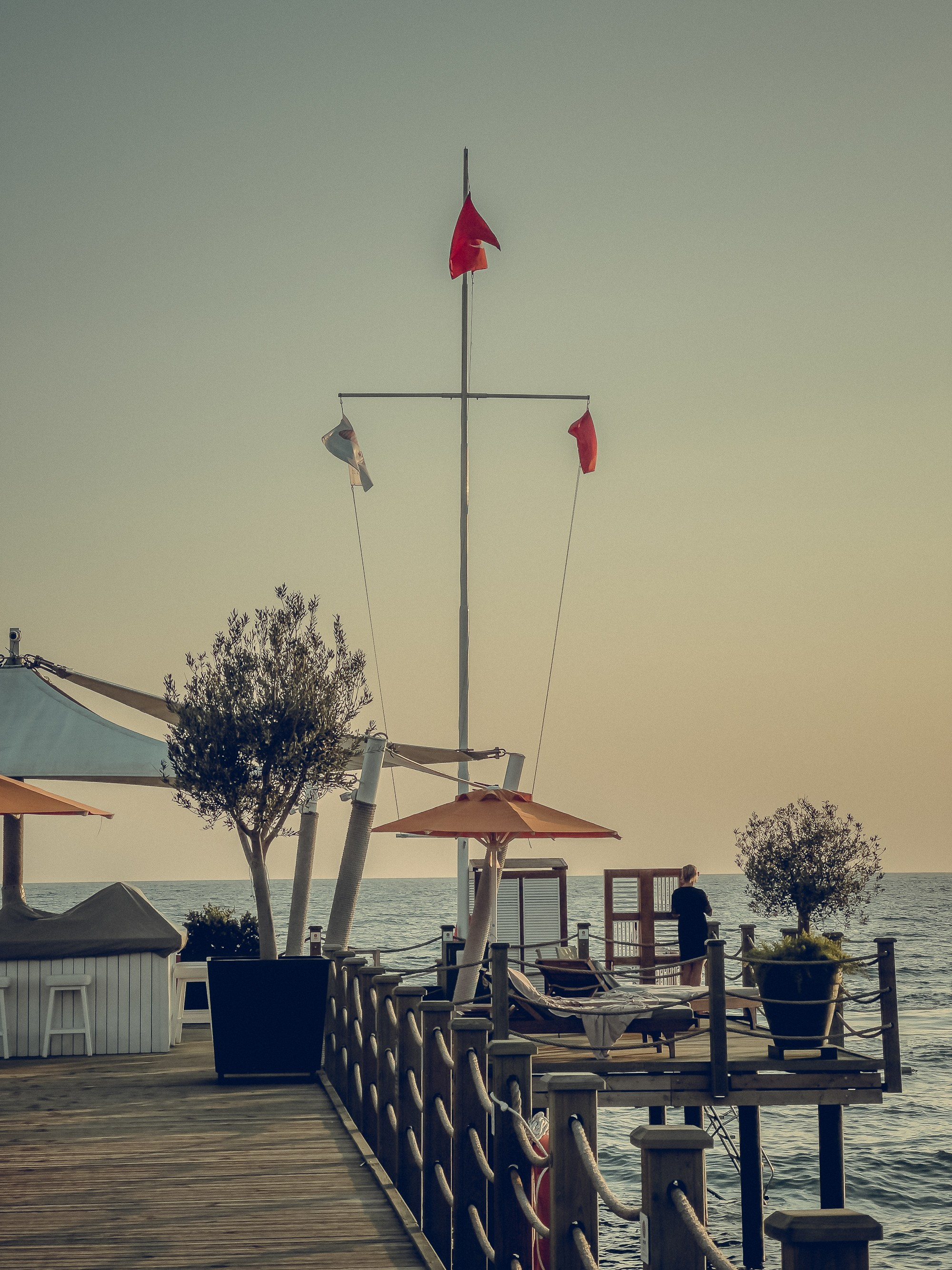 голубое небо и море