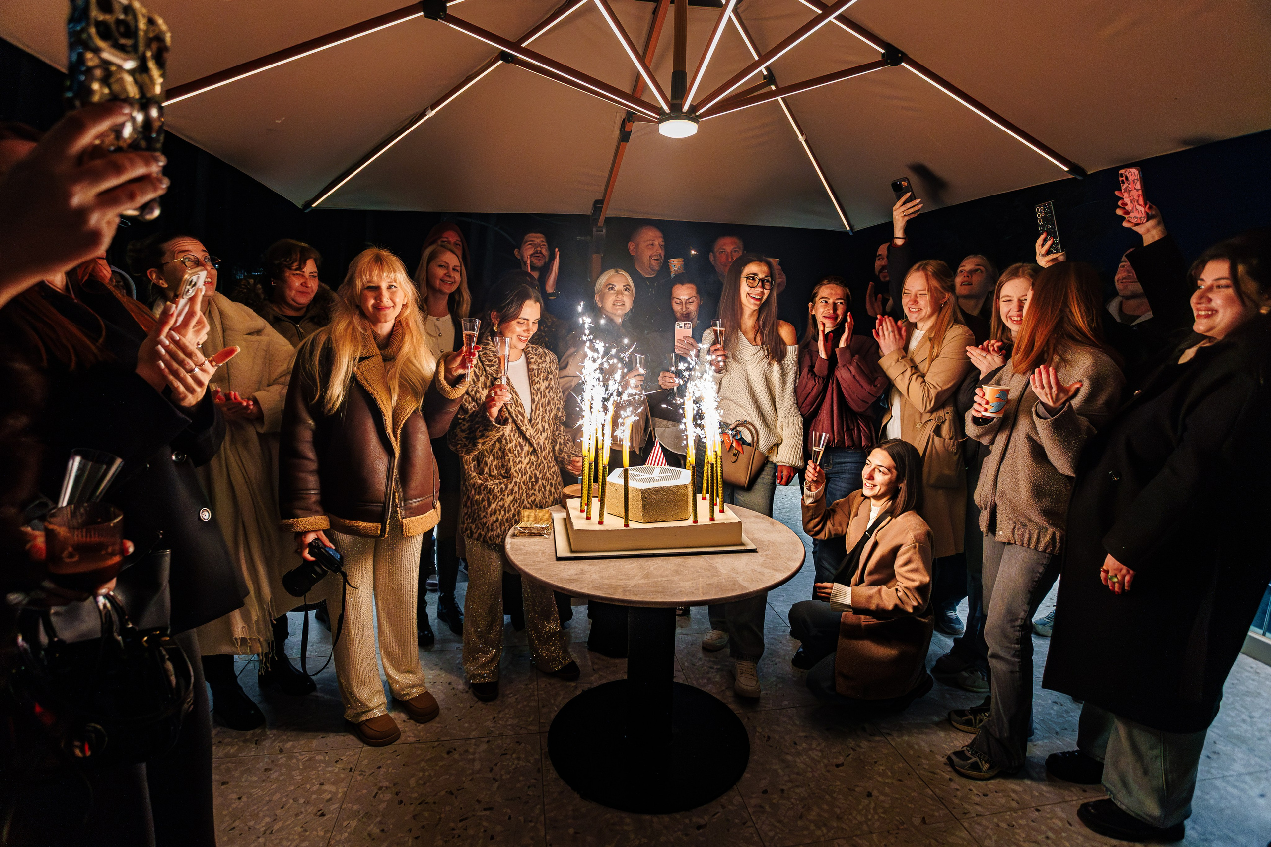 10 лет проекту «КОФЕДВИЖ» и открытие новой кофейни_Ялта_19.12.2025. Аминов Руслан | Фотограф