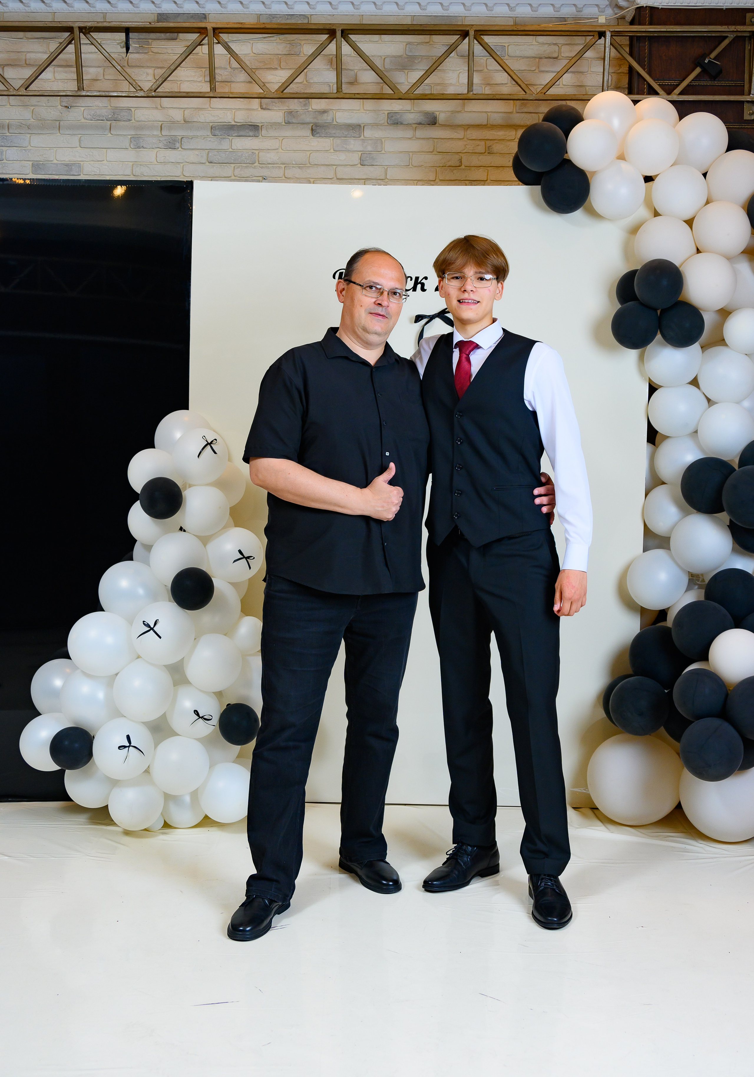 Выпускной 2025 11 кл. Семейный и детский фотограф в Новороссийске Лебедева Елена