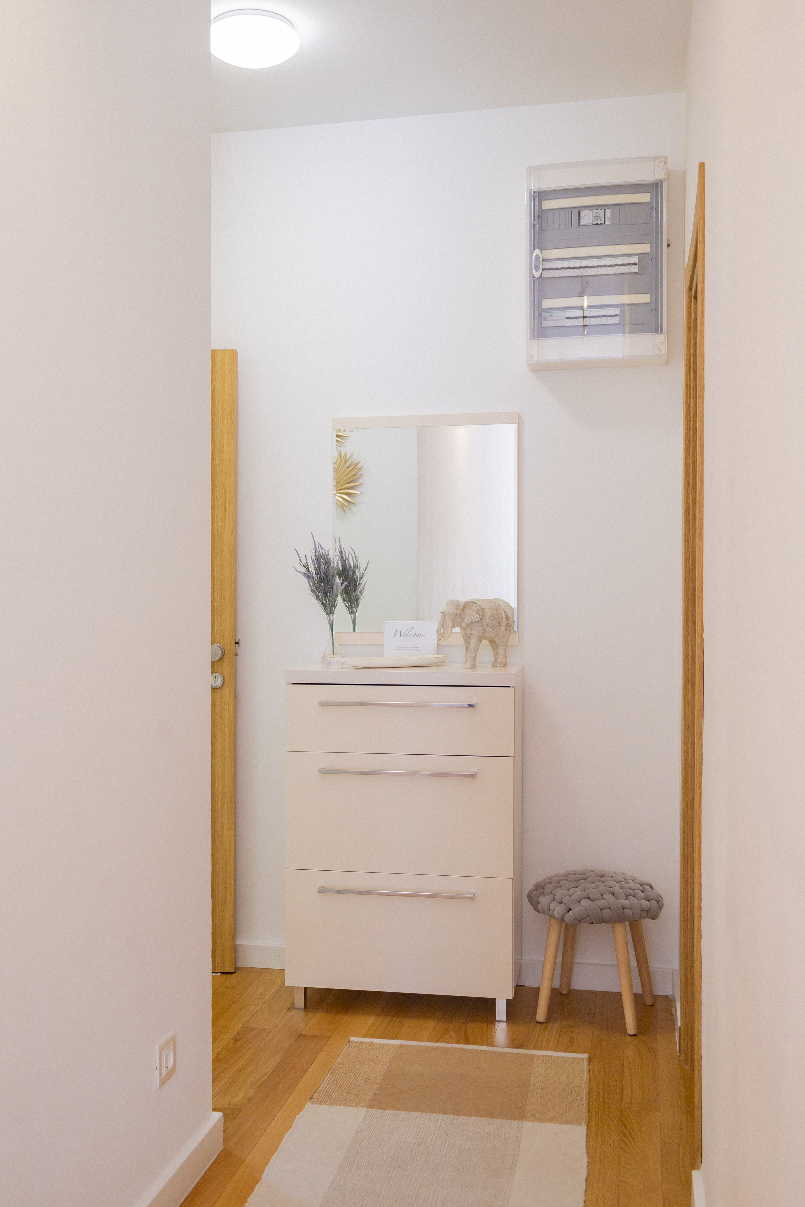 Private apartment for airbnb rent. Fotograf u Crnoj Gori-porodično fotografisanje sa djecom, lovestory, nekretnine