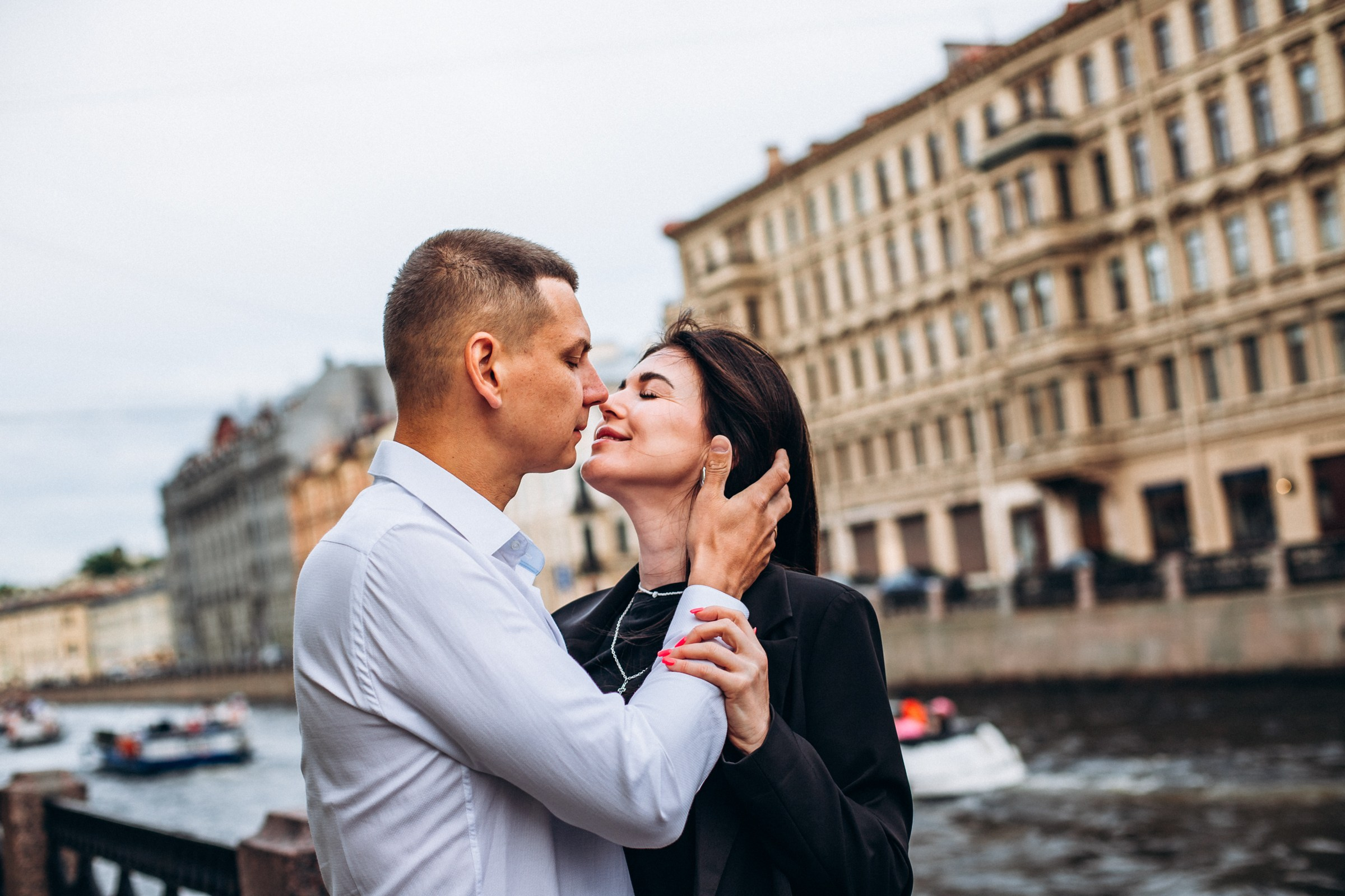 Антон и Ольга в июне. Фотопрогулка в Петербурге. Индивидуальный и семейный фотограф в Санкт-Петербурге