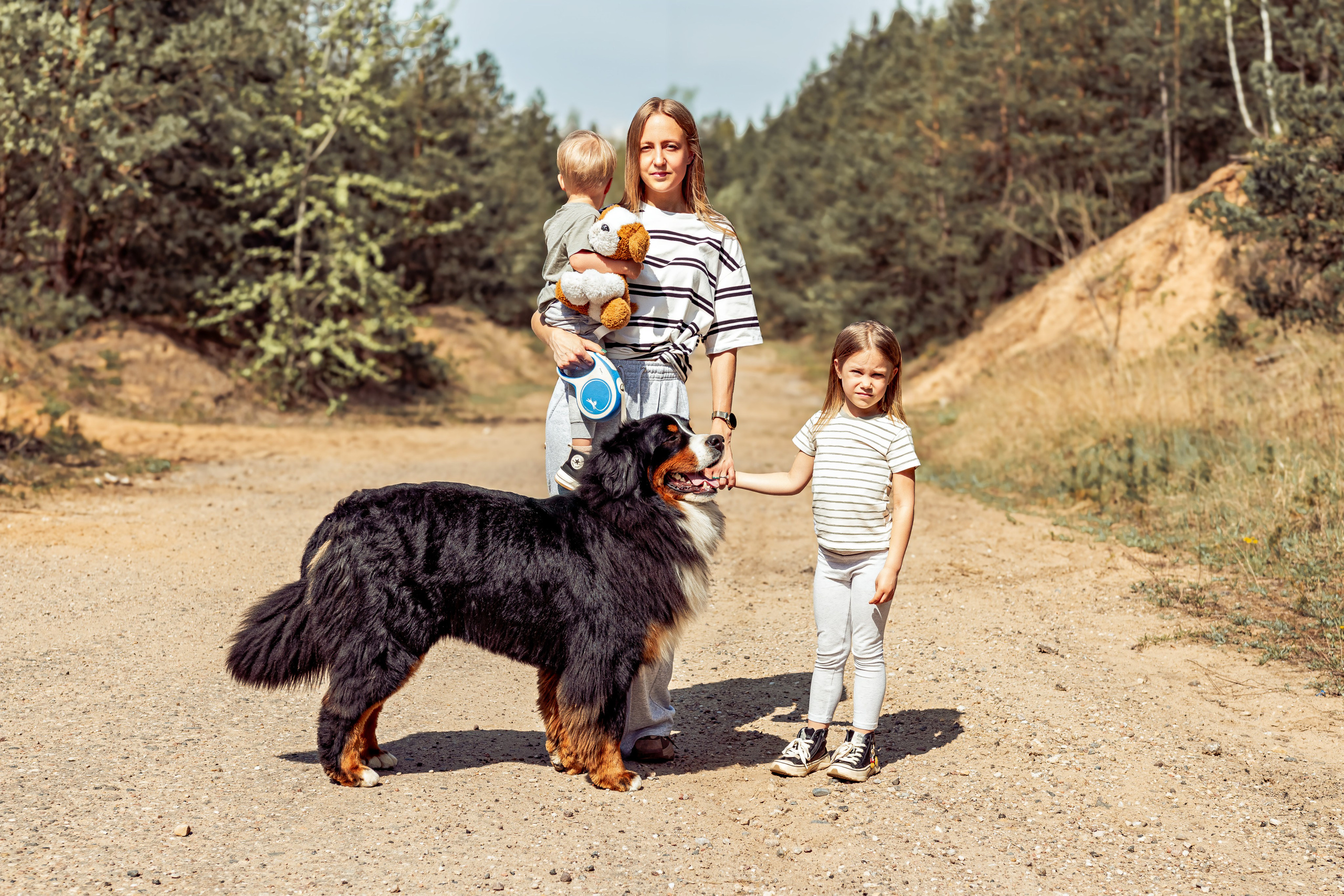 Семейная фотосессия за городом, в лесу , прогулка