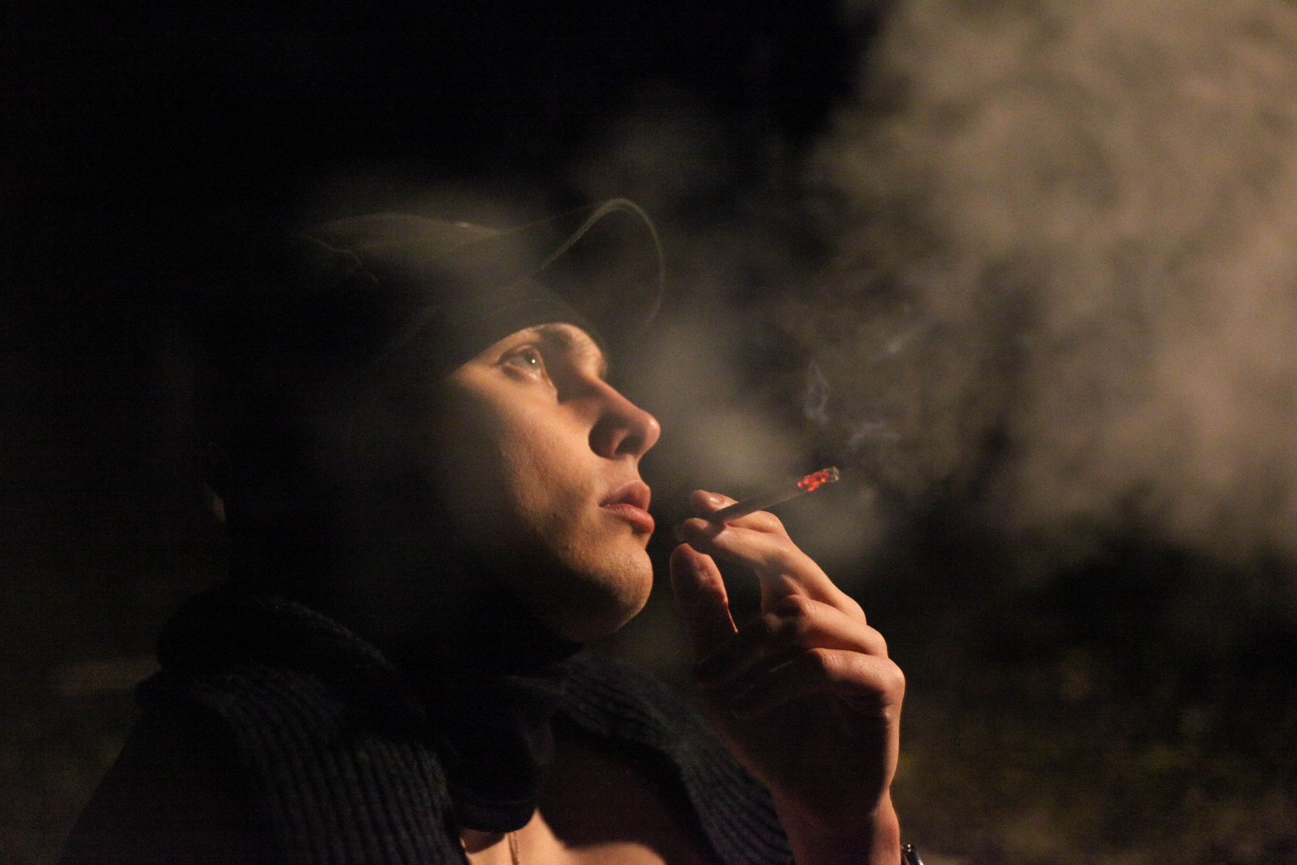 «Затянутая тишина: воспоминания прошлой жизни». Уличный фотограф Города N