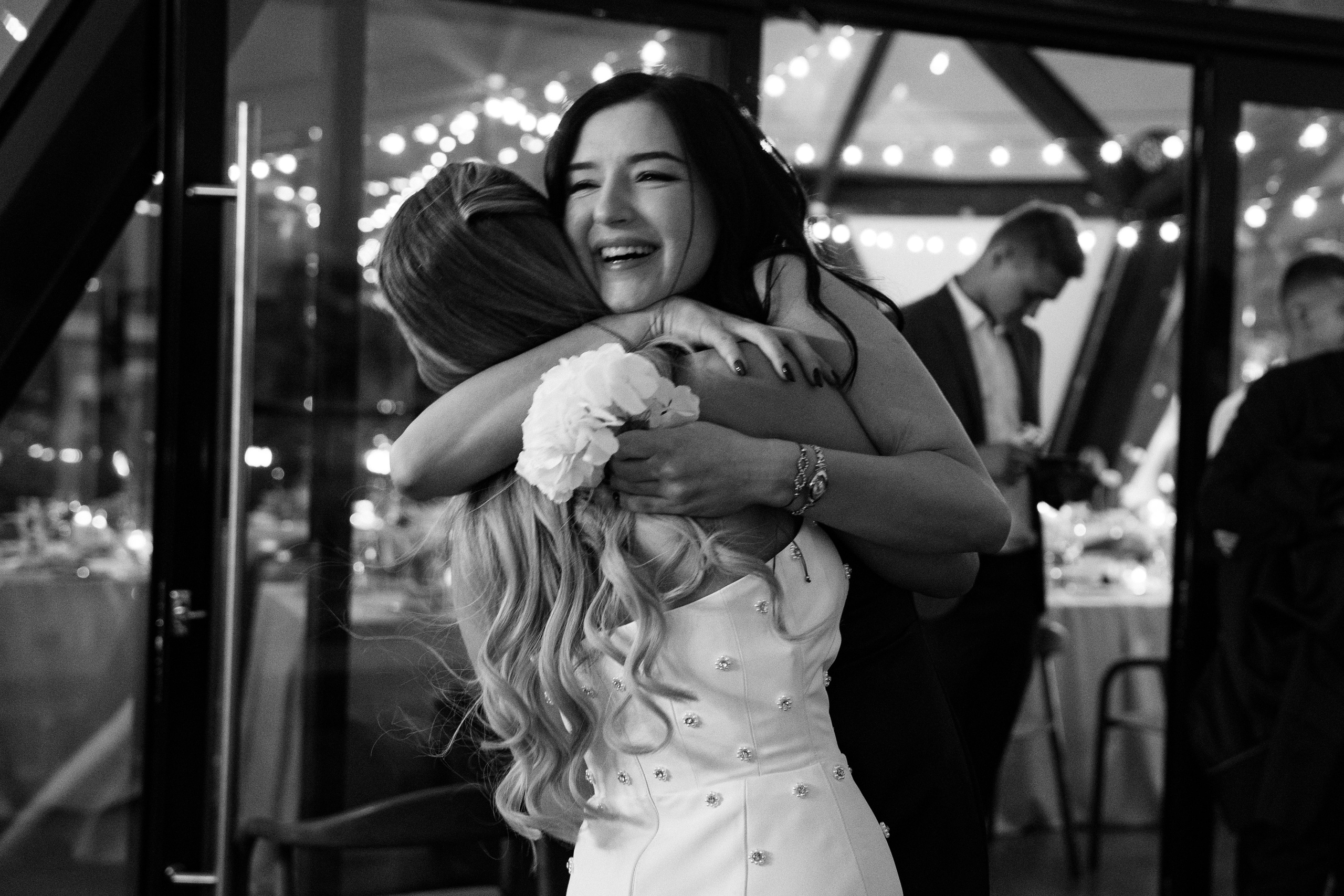 Виктория & Роман. Камерная городская свадьба в видовом ресторане в стиле современная классика. Свадебный фотограф организатор в Санкт-Петербурге Ассоль Опарина