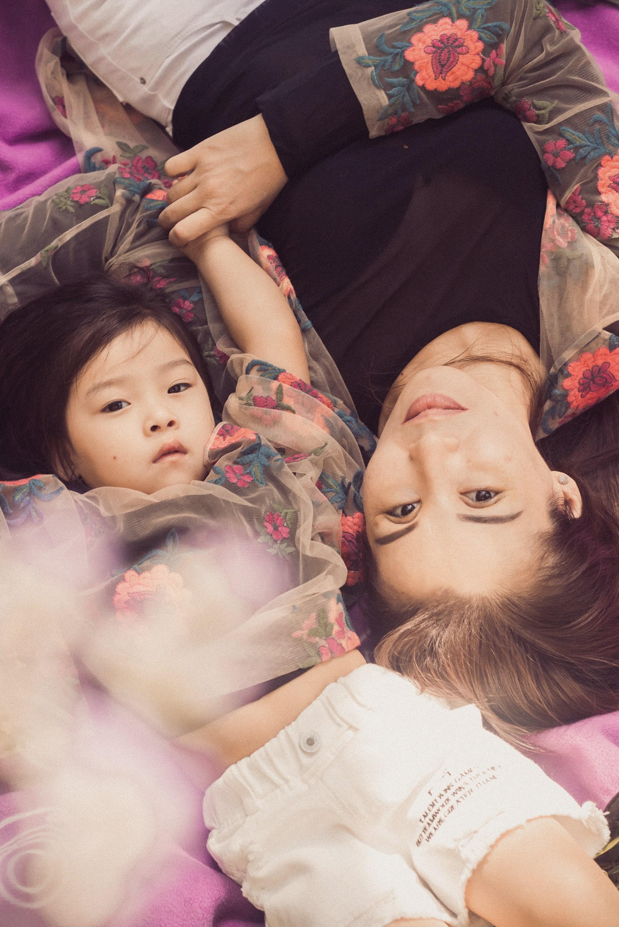 Летняя прогулка мамы и дочери. Фотограф Наталья Гончарова. Снимаю живые портреты в Алматы