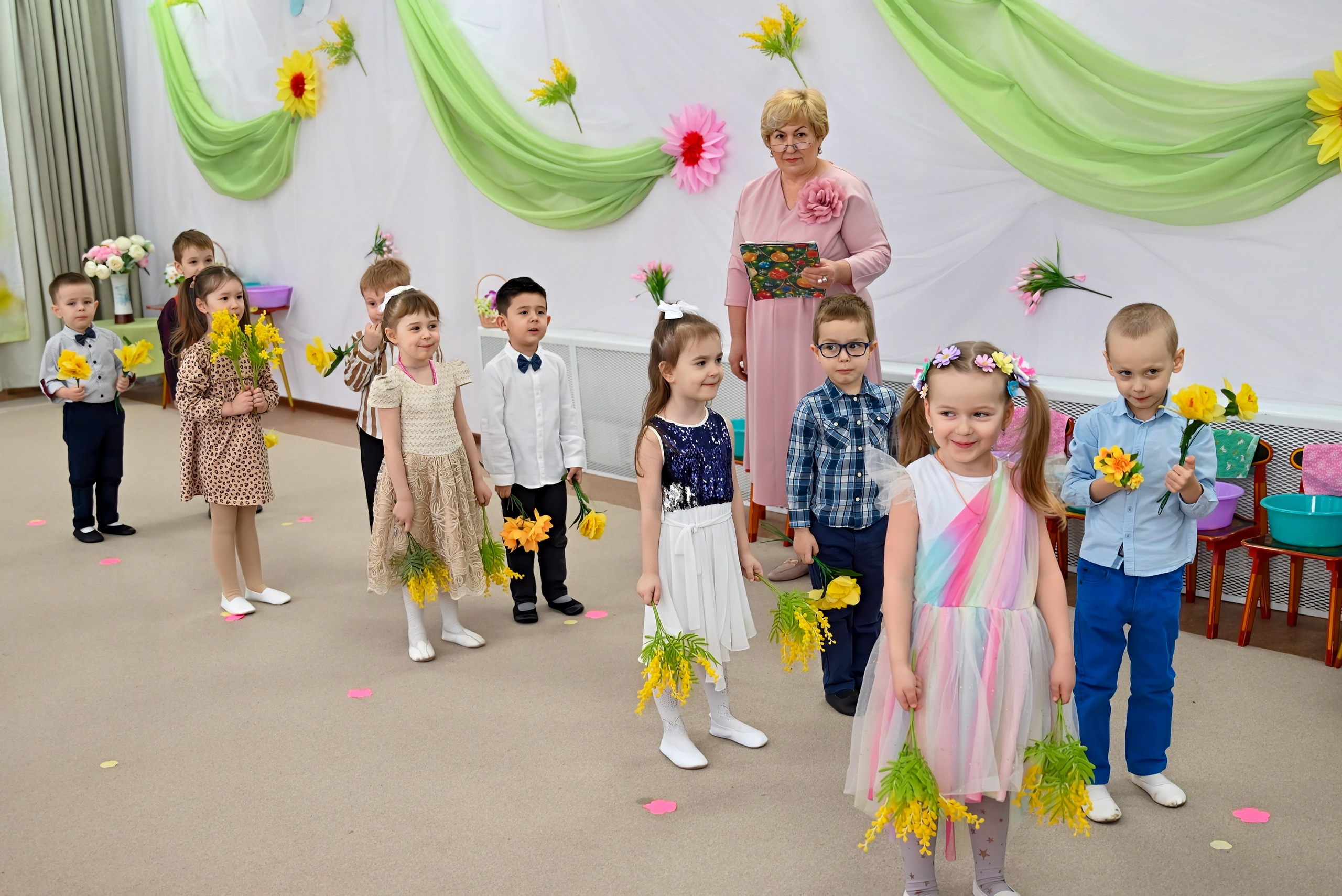 Праздник в группе «Дружная семейка». Семейный и детский фотограф Москва