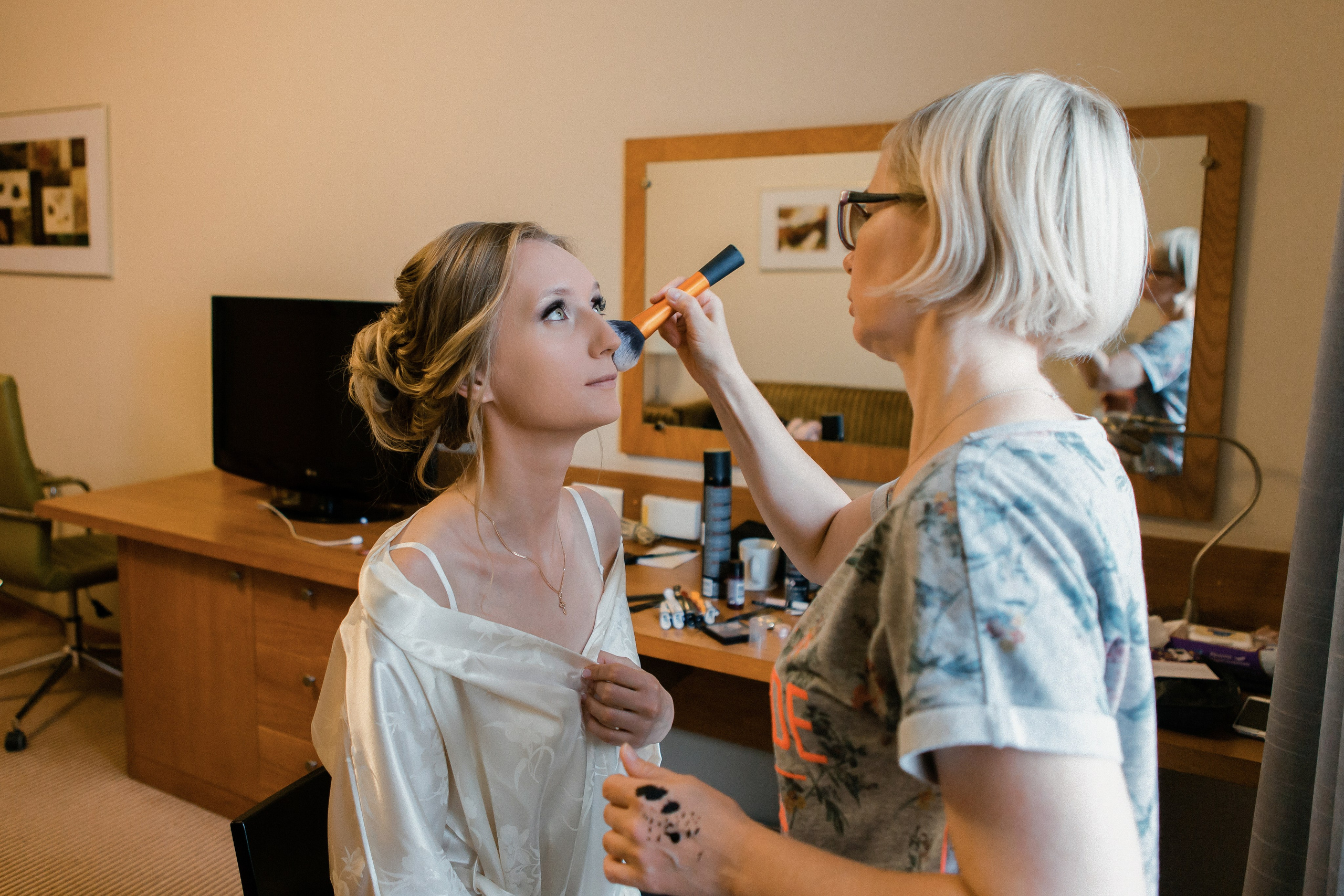 Свадебная фотосессия Сергея и Елены. Наш свадебный день. Видеосъемка и фотосъемка свадеб. Фотограф и оператор на свадьбу. Видеосъемка подкастов, собственная видео-фотостудии. Предметная фотосъемка