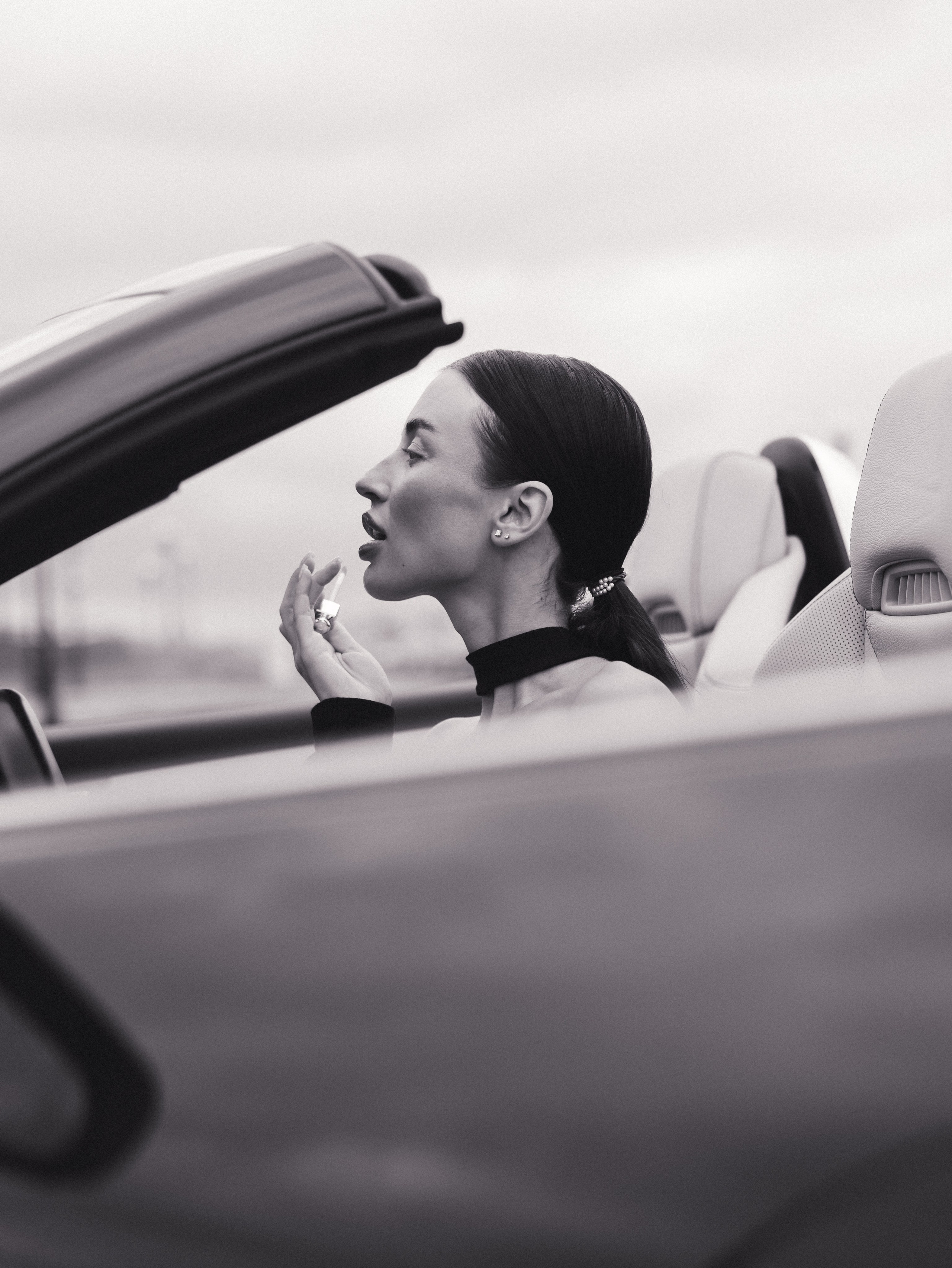 Street-style фотосессия  девушки в машине