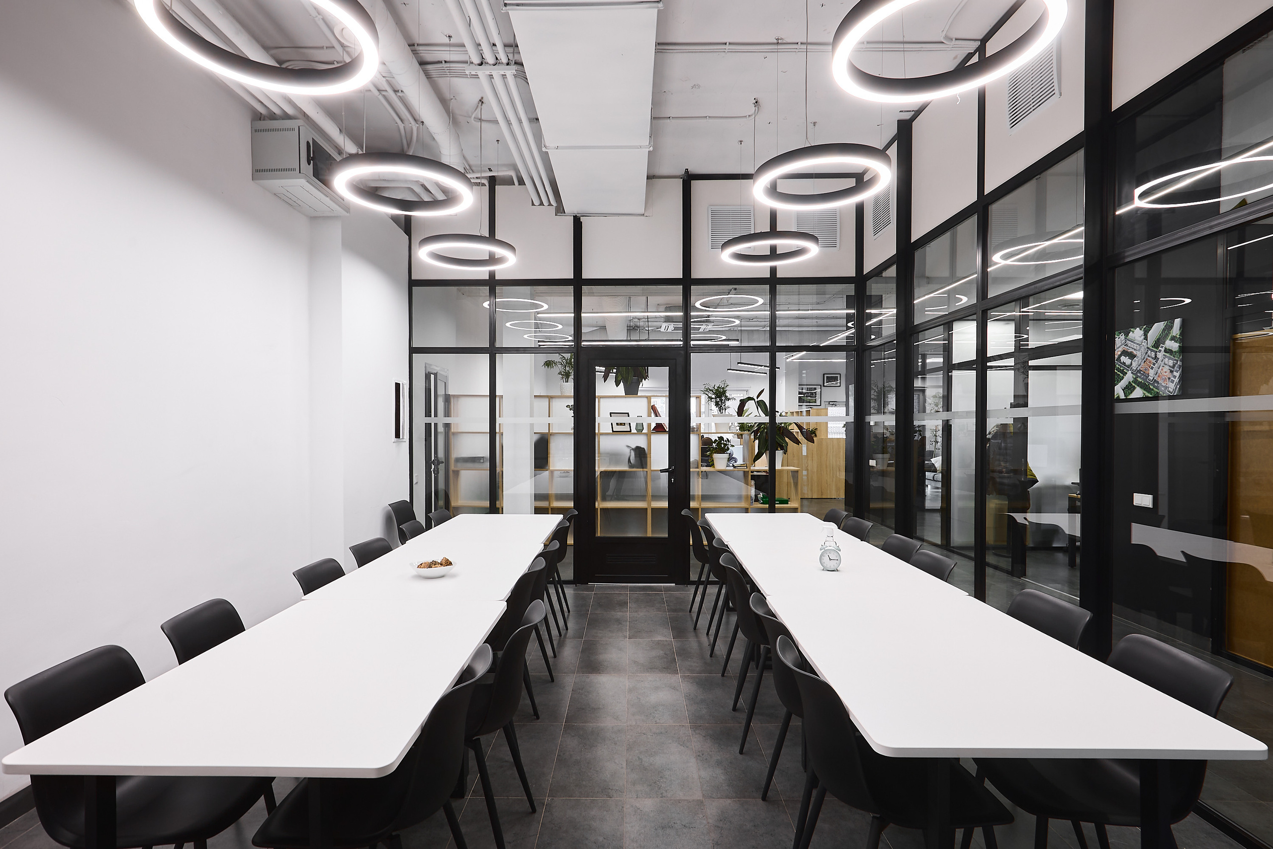 Интерьерная фотосъемка офиса агенства devision. Бизнес портрет Аэросъемка Интерьерная съемка Тюмень