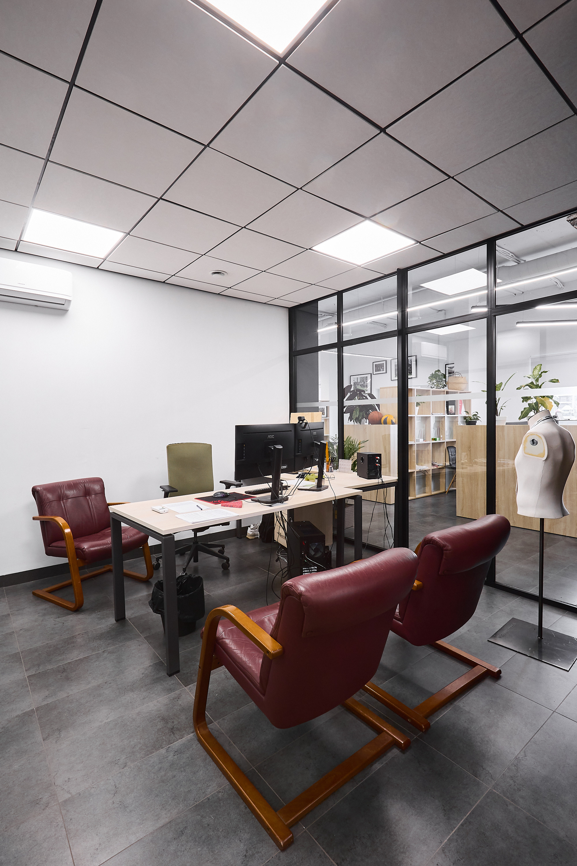 Интерьерная фотосъемка офиса агенства devision. Бизнес портрет Аэросъемка Интерьерная съемка Тюмень