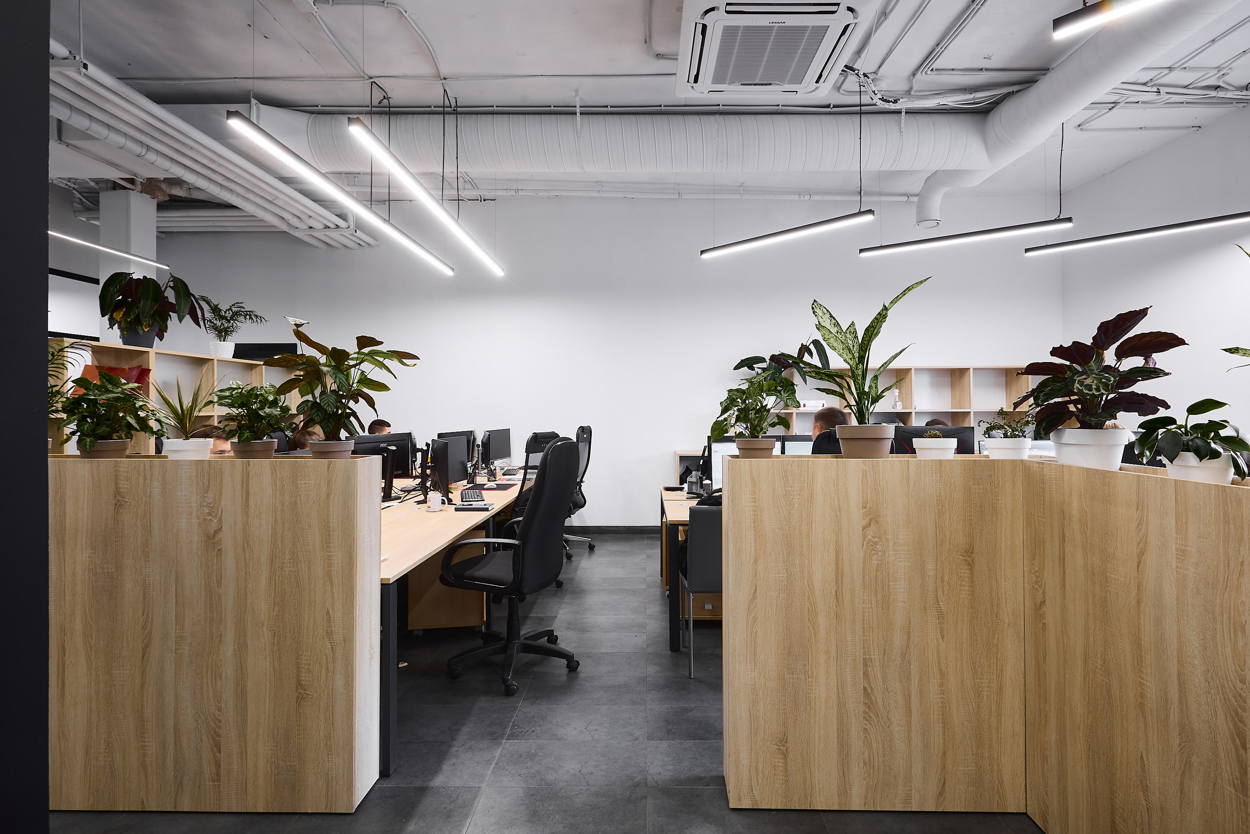 Интерьерная фотосъемка офиса агенства devision. Бизнес портрет Аэросъемка Интерьерная съемка Тюмень