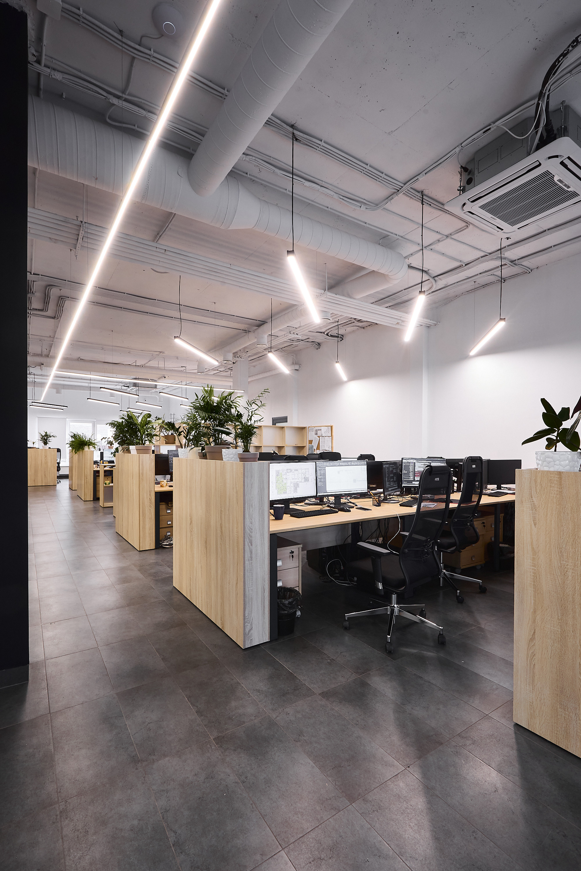 Интерьерная фотосъемка офиса агенства devision. Бизнес портрет Аэросъемка Интерьерная съемка Тюмень