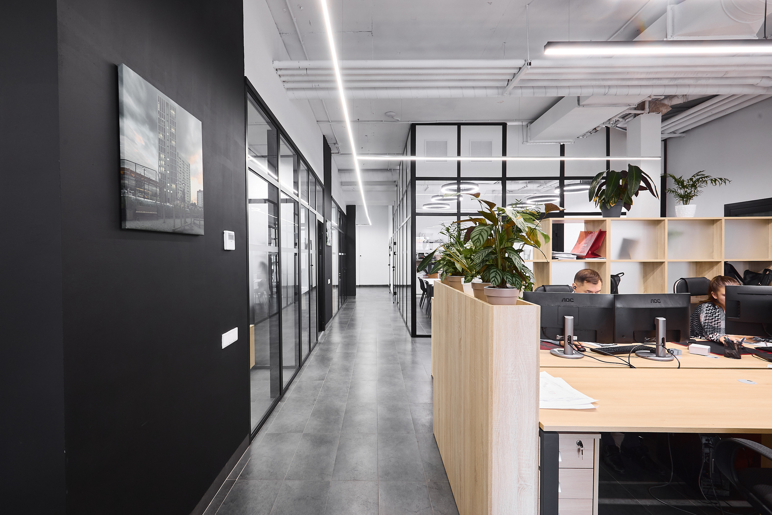 Интерьерная фотосъемка офиса агенства devision. Бизнес портрет Аэросъемка Интерьерная съемка Тюмень