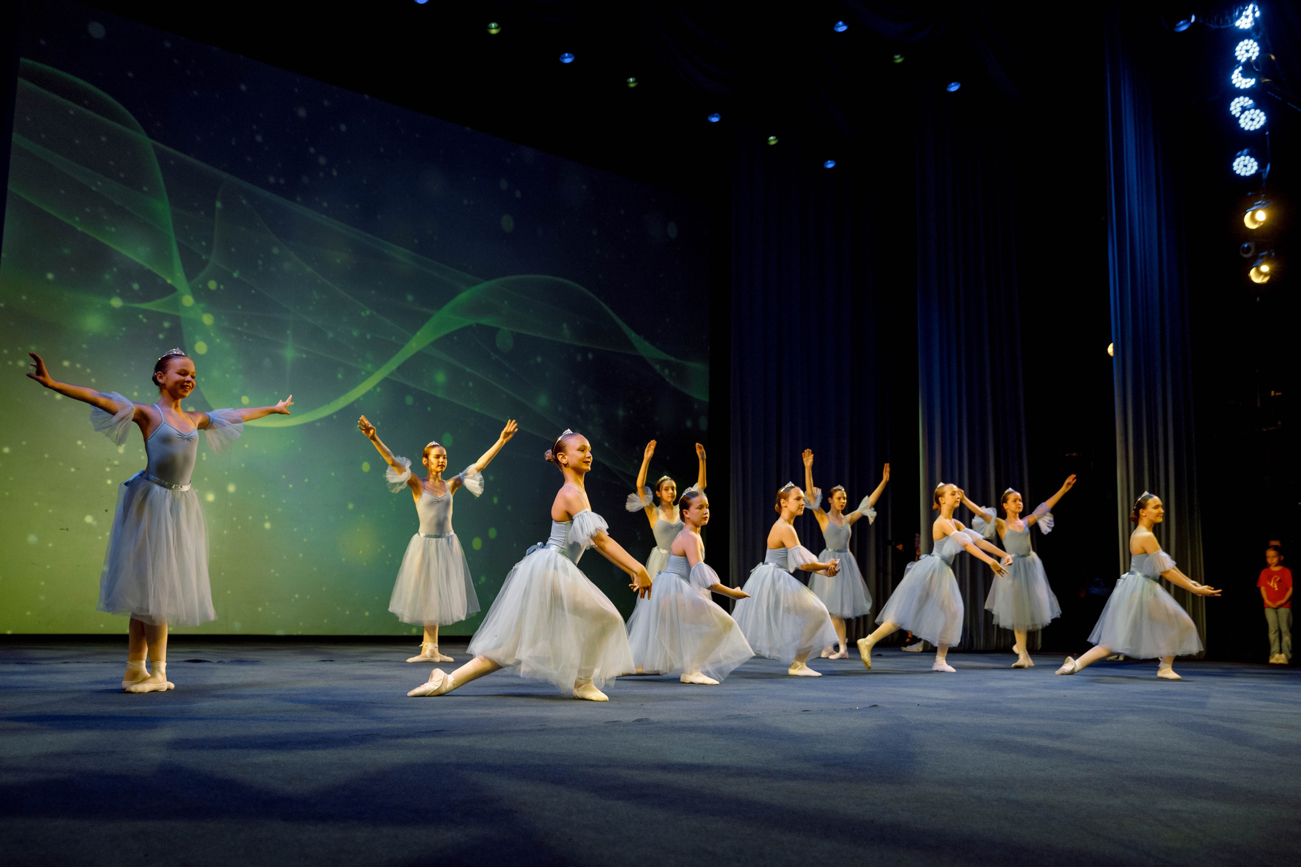 Гимназия 25 — последний звонок (Драм Театр). Свадебный фотограф Иркутск, репортажный фотограф Иркутск