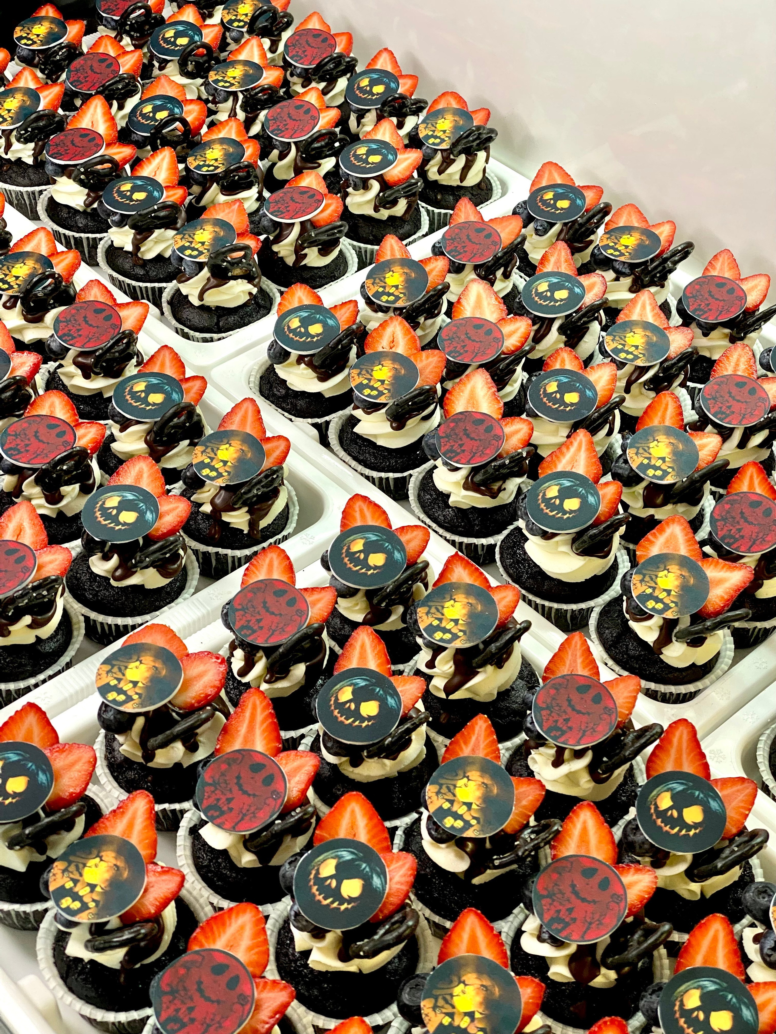 Капкейки фуршетные с логотипом. Katyasugarsugar капкейки, зефир, торты Москва