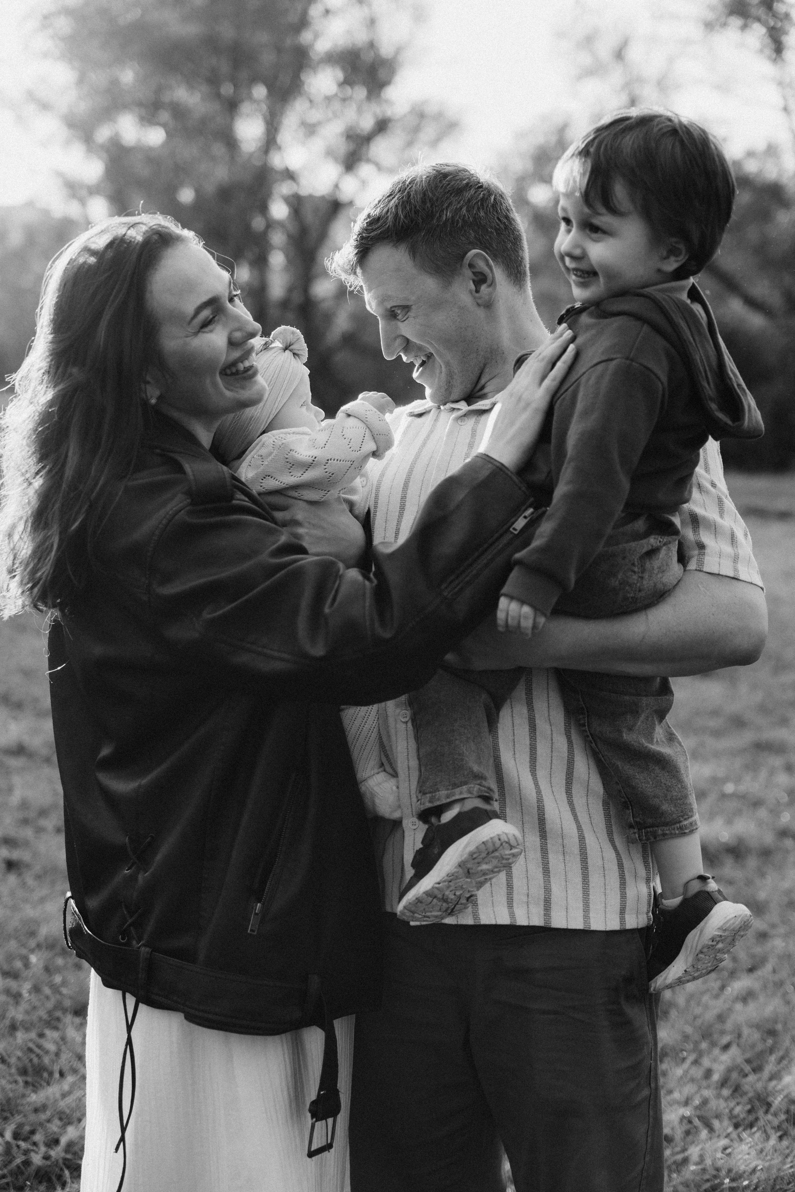 Семейная история на природе. Индивидуальные, семейные съемки, love story съемки фотограф в Красноярске Ирина Белова