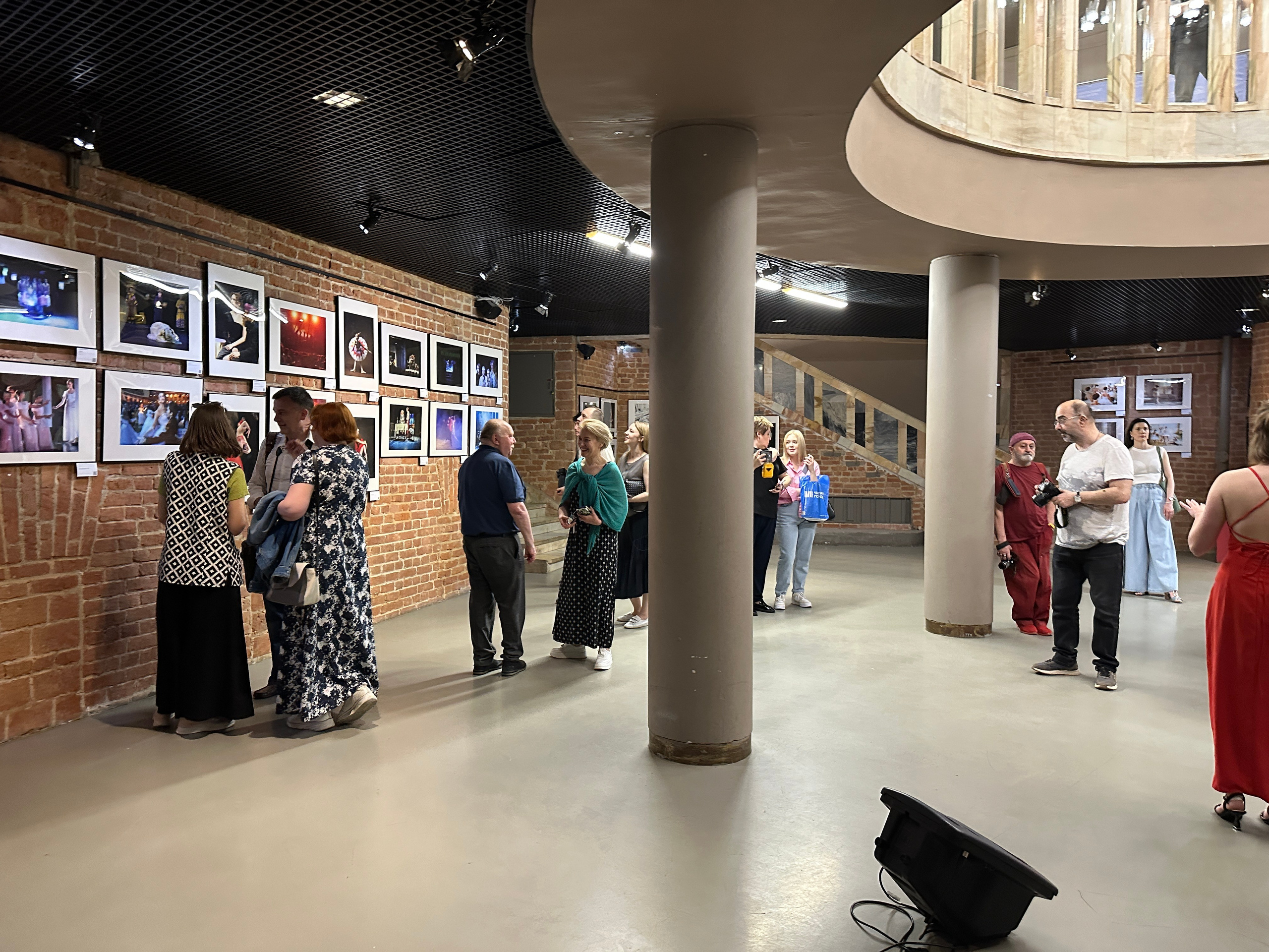 МОЛОДОЙ ТЕАТР. Reportage, architectural, fine art photographer Lena Melnikova in Moscow