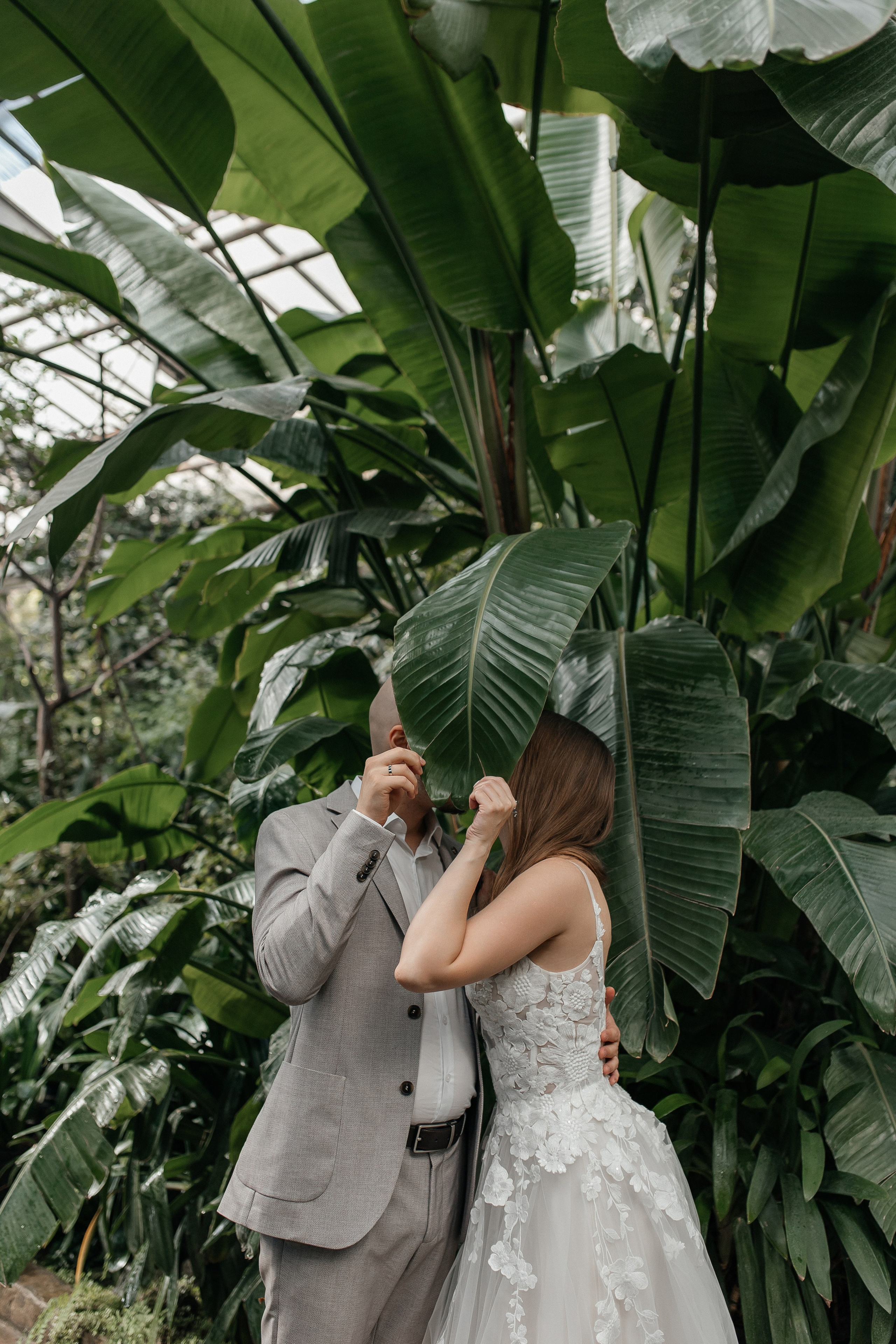 Свадебная фотосессия в Старой фондовой оранжерее Ботанического сада