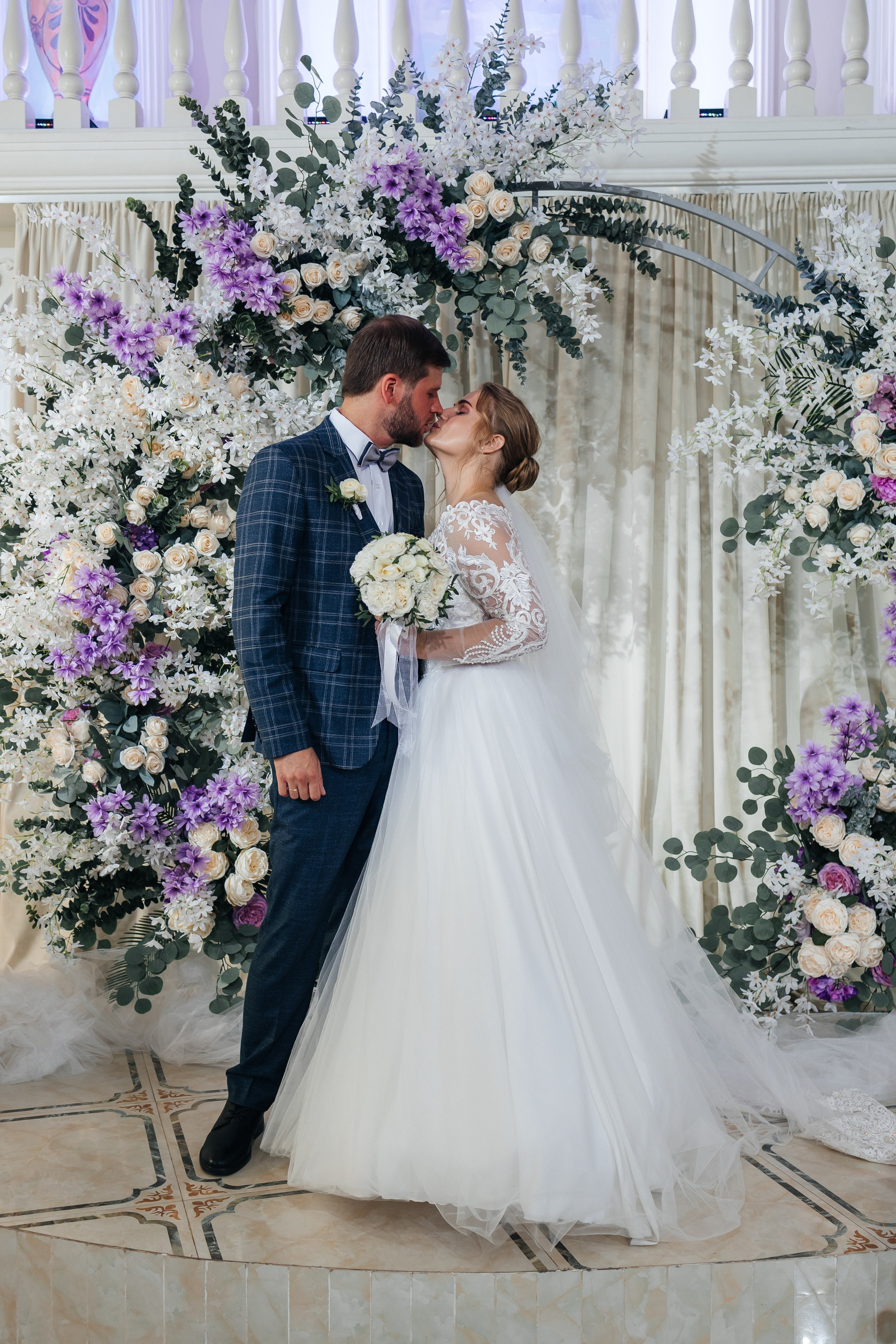 Трогательная выездная церемония в уютном ресторане. Олег Сверчков | Свадебный фотограф Вологда