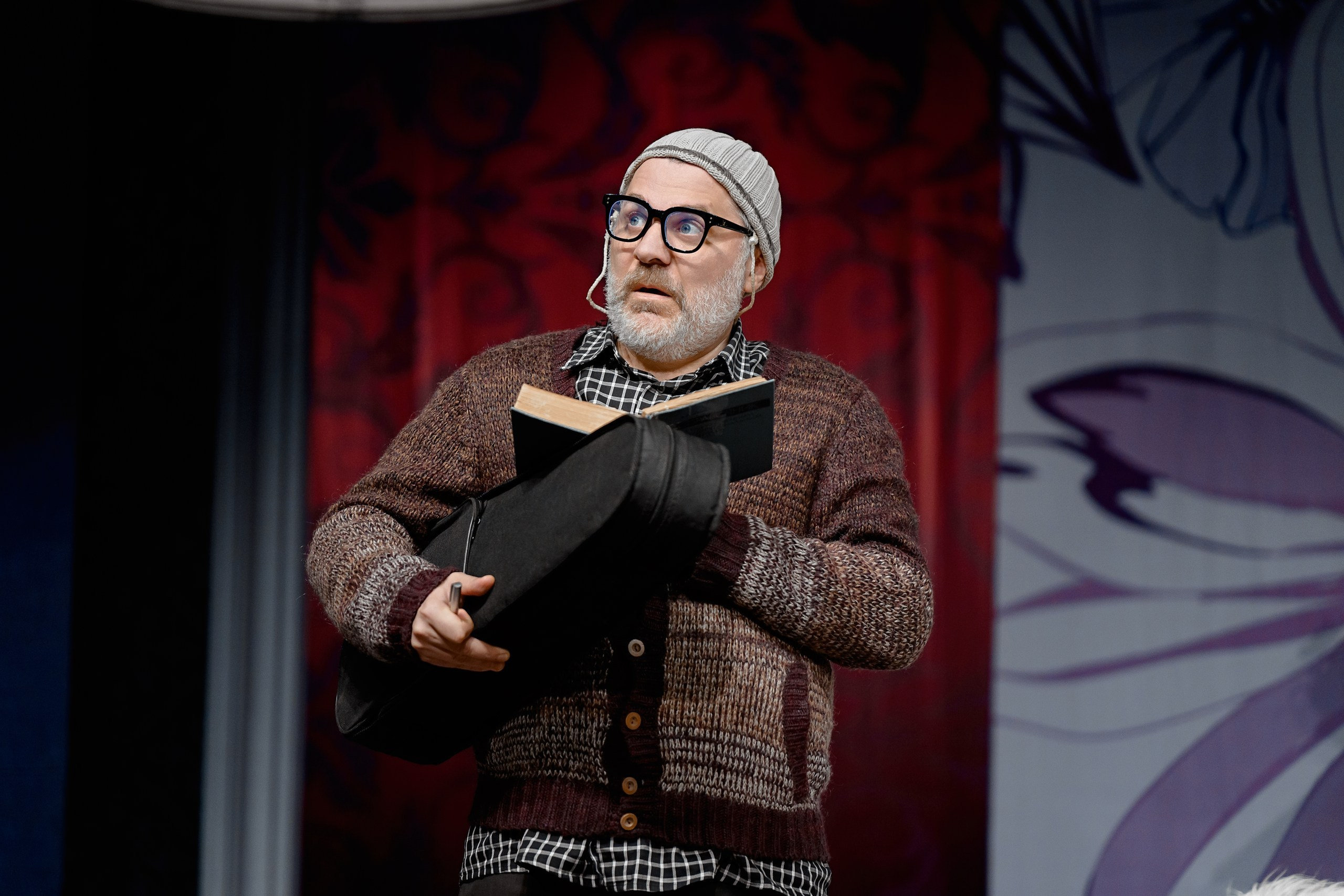 Спектакль «Мужчина с доставкой на дом».  Актёры: Елена Воробей Дмитрий Миллер/Оскар Кучера Михаил Полицеймако/Джемал Тетруашвили Елена Захарова/ Анна Невская / Наталия Власова Режиссёр: Нина Чусова