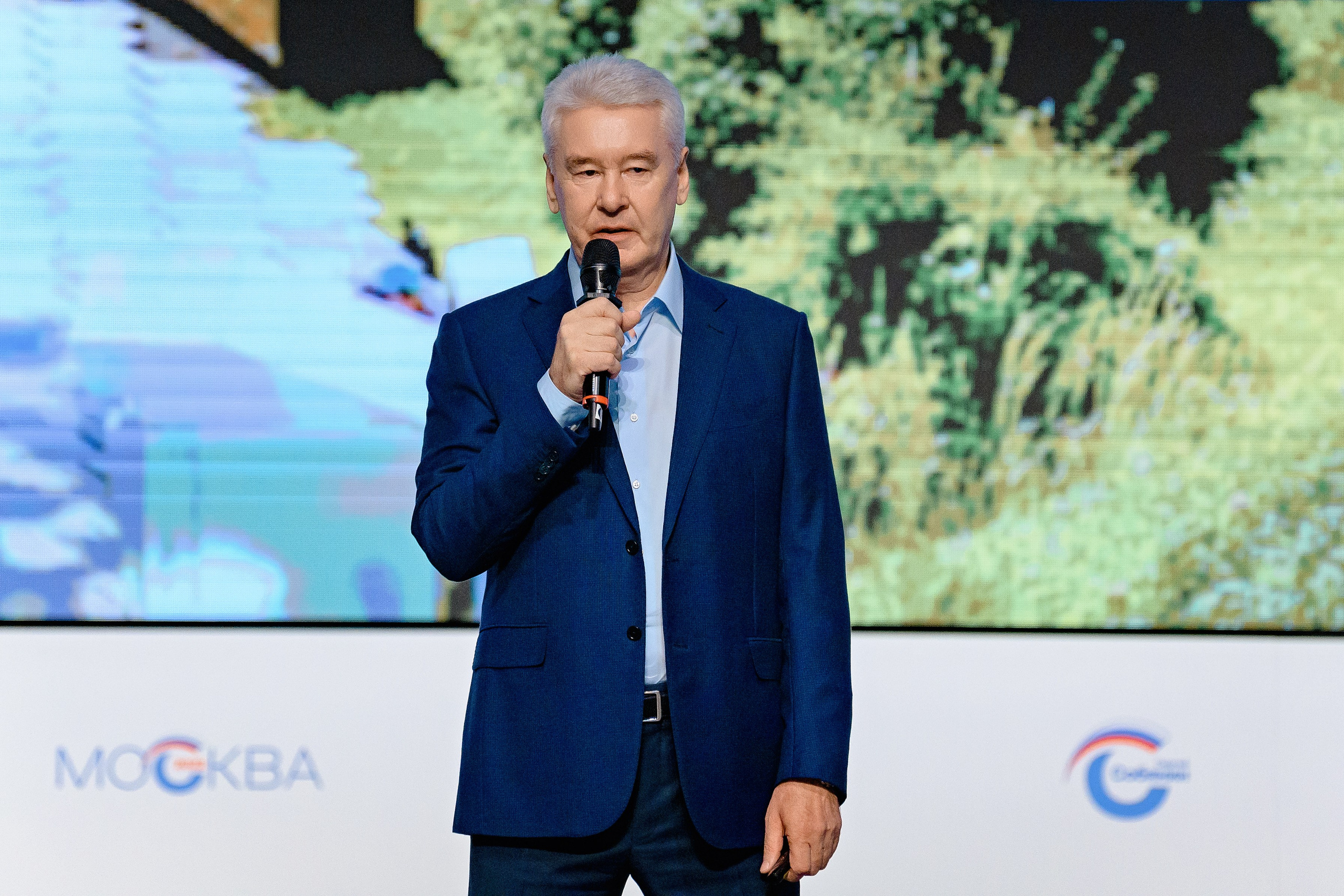 Политические события: "Фотография политического события, на которой изображены выступающие политики." Собянин. Мэр Москвы. Выборы. Москва. Единая Россия