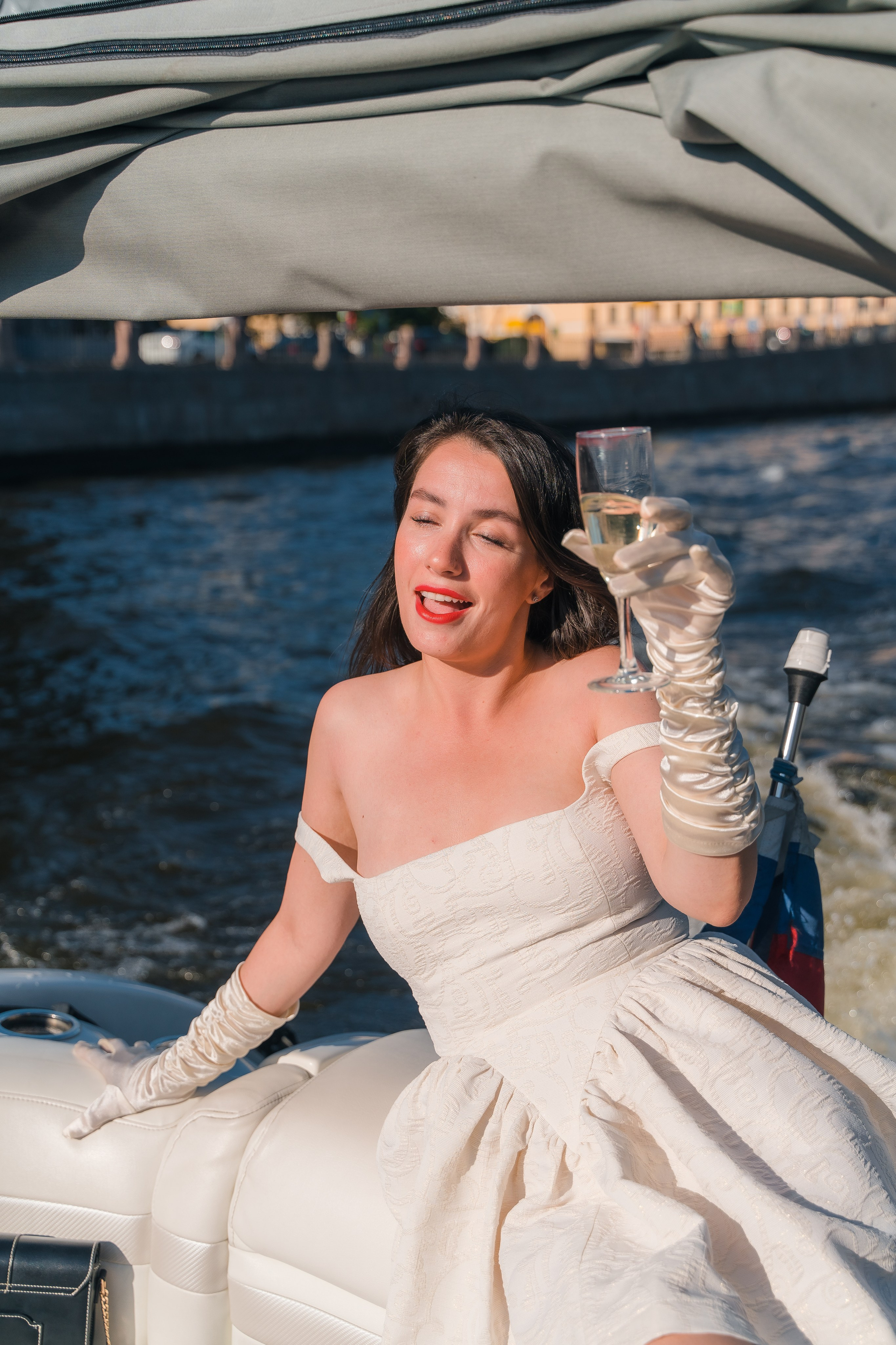 Фотосъемка девичника, встреча девушек, веселые женские портреты