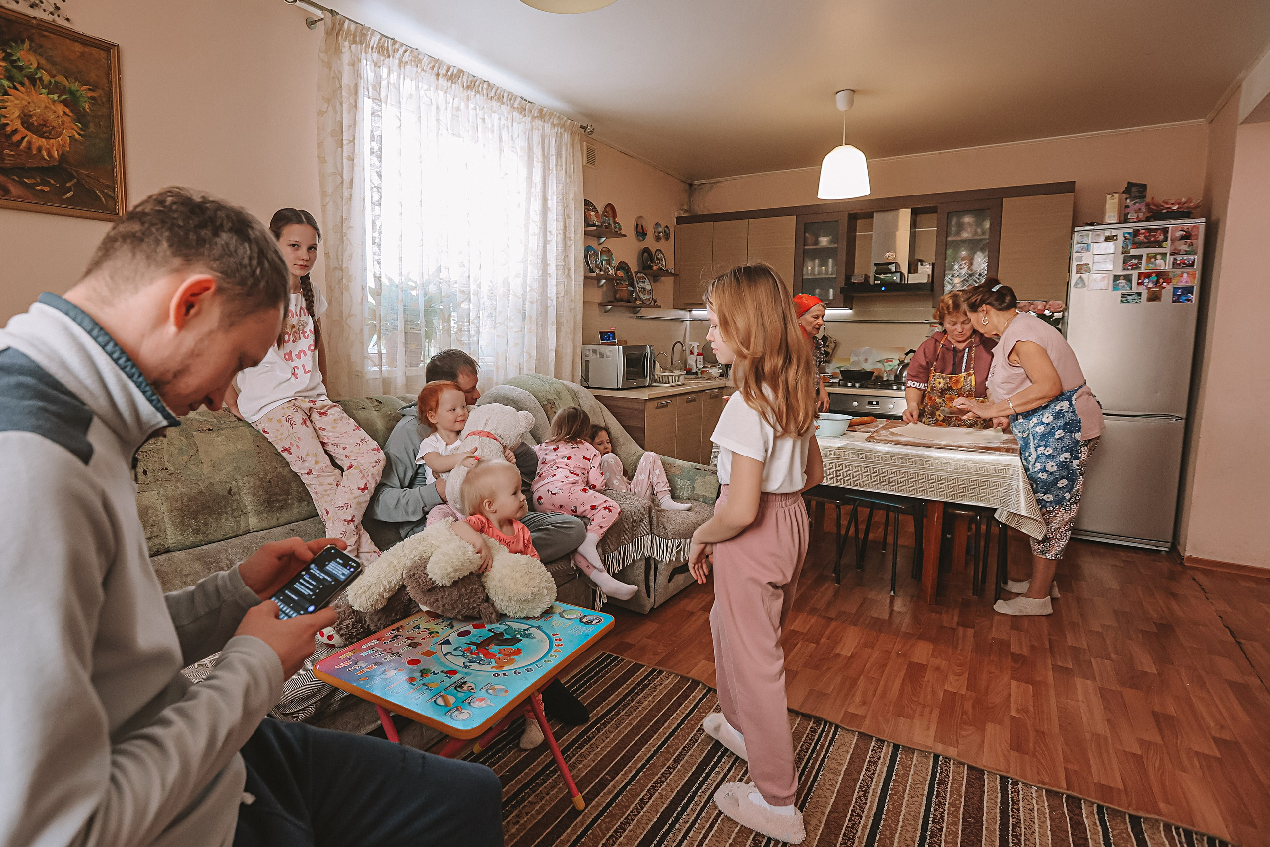 Большая семья репортаж. Семейный фотограф Тюмень, фотограф на роды Салмина Мария