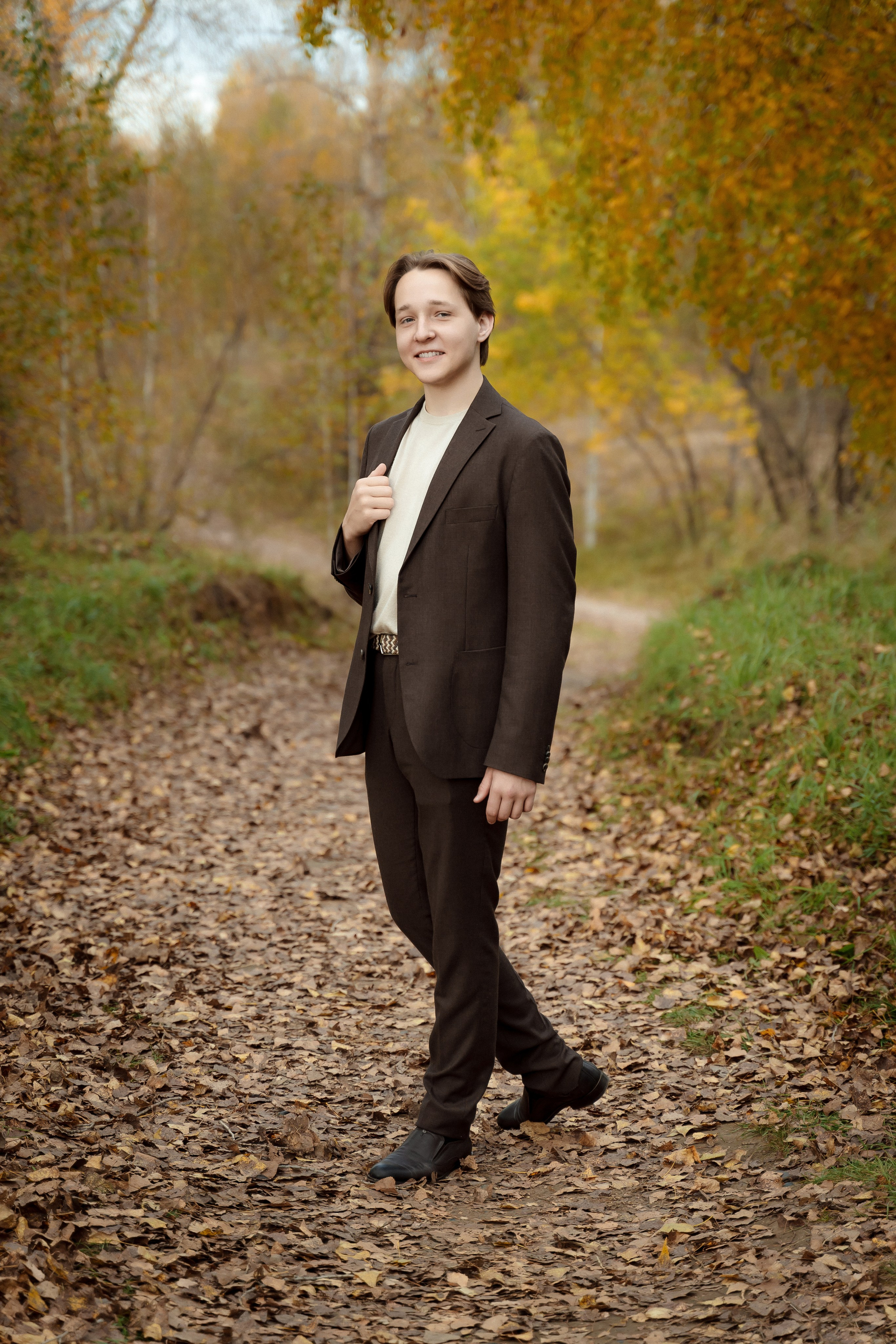 Фотосессия осенью в парке. 11 класс. Фотограф Ким Наталья в Красноярске