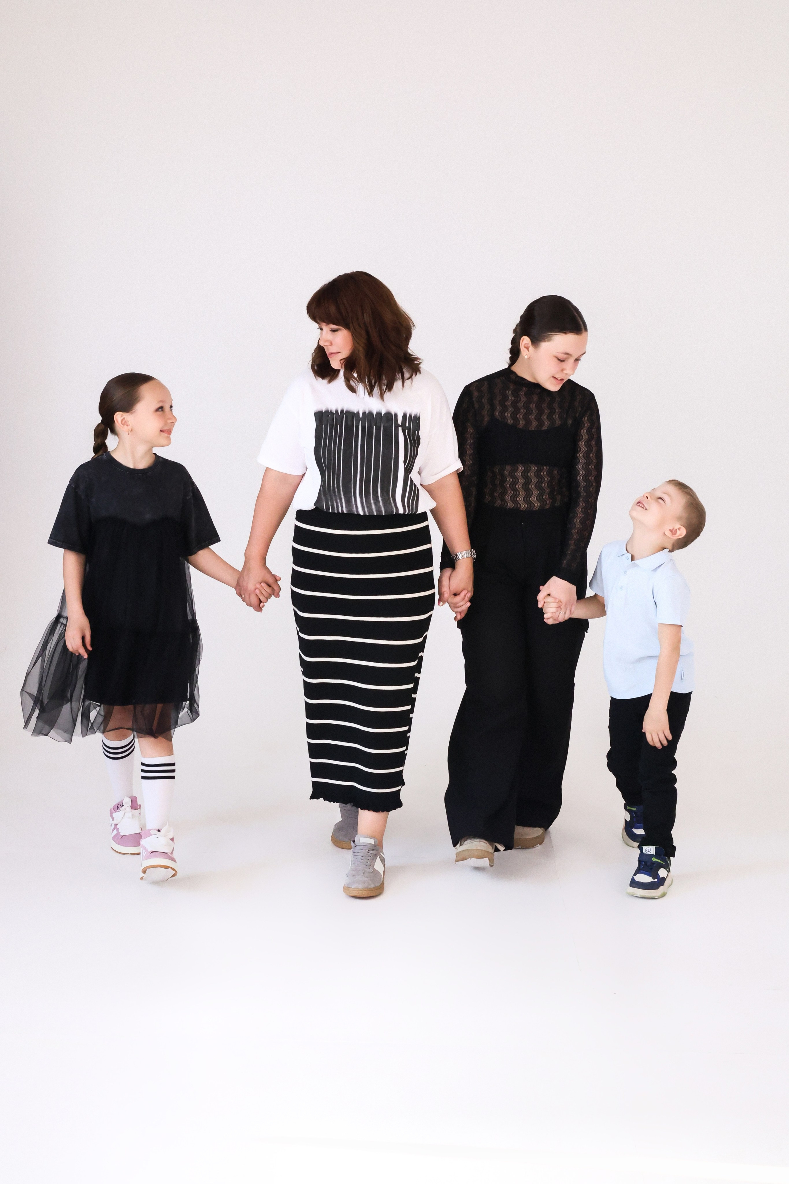 Анна и семья. Фотограф Елизавета Наумова