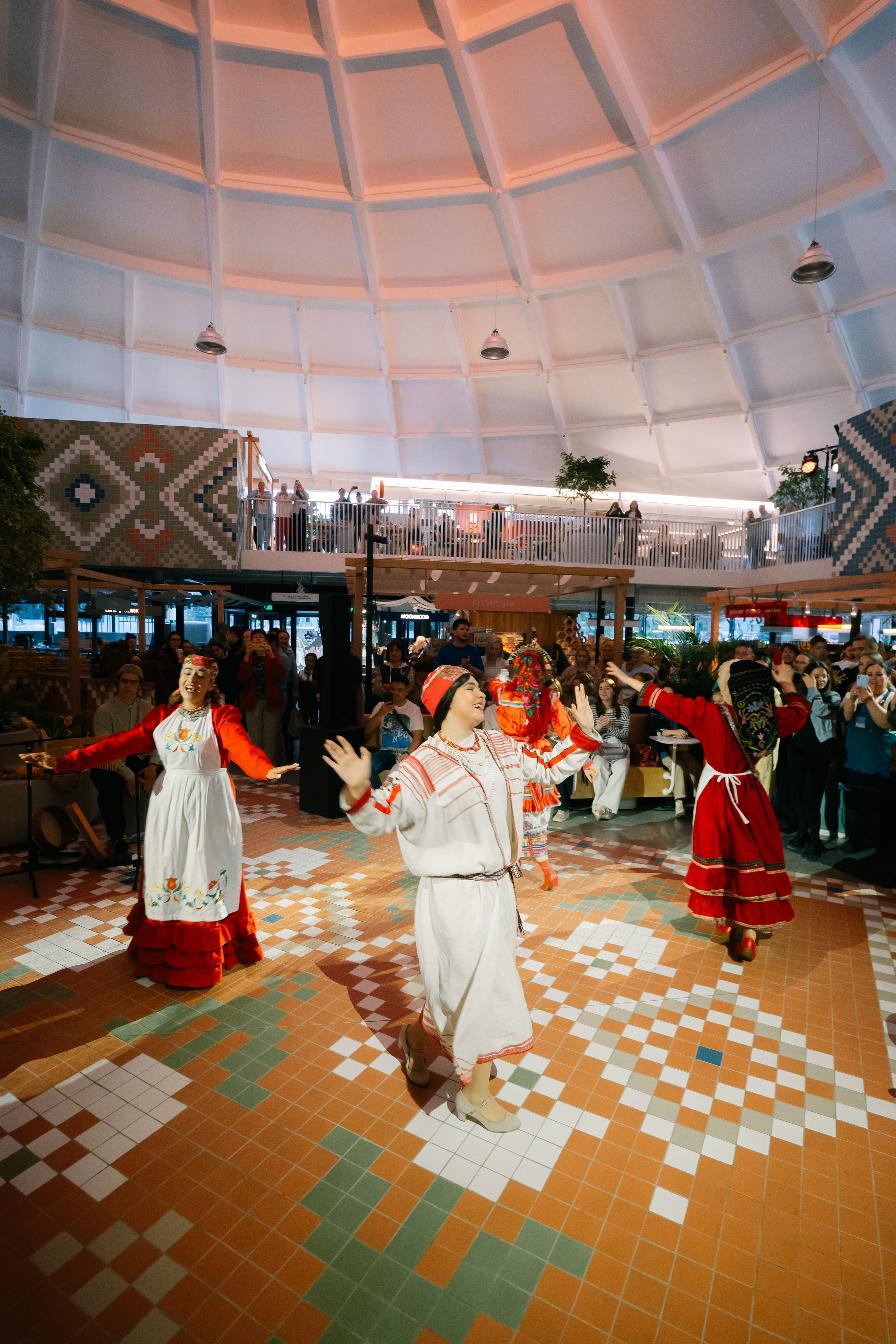 Московский рынок. Солнцестояние / 2025. Саша Копылов, фотограф в Казани