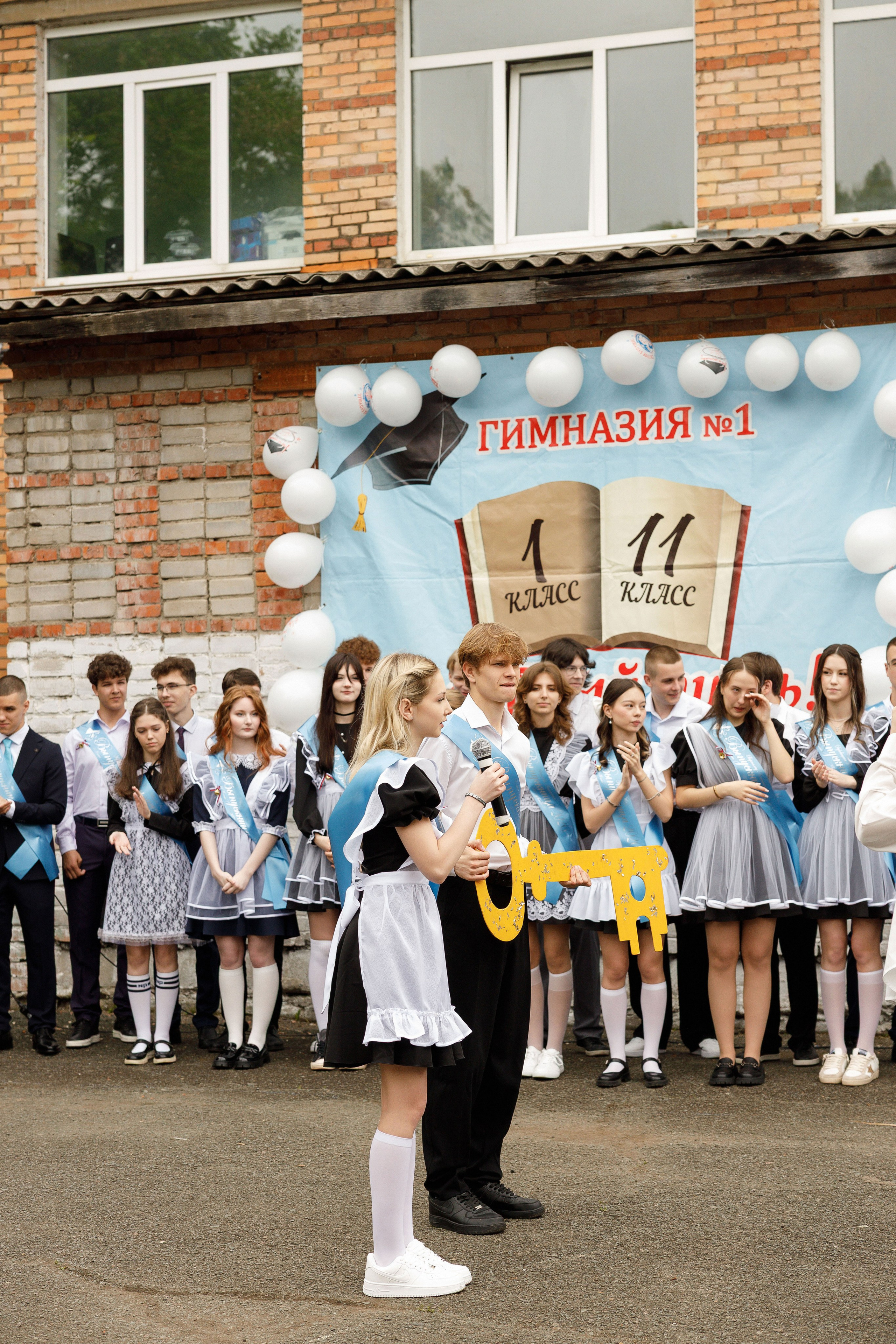 Последний звонок Гимназия Артем. Photoalbum-vl.ru